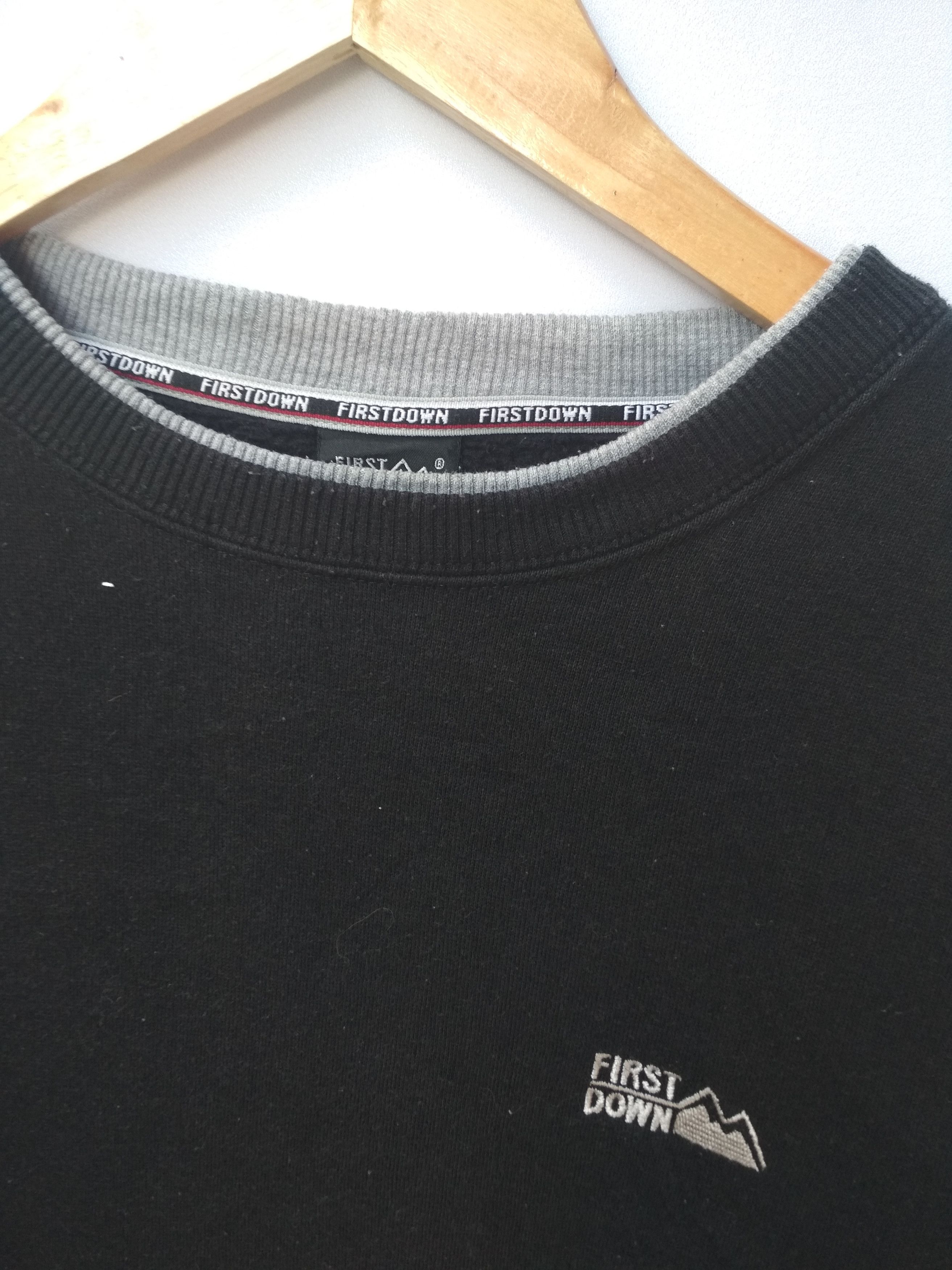 FIRST DOWN EMBROIDERED FRONT LOGO SWEATSHIRT