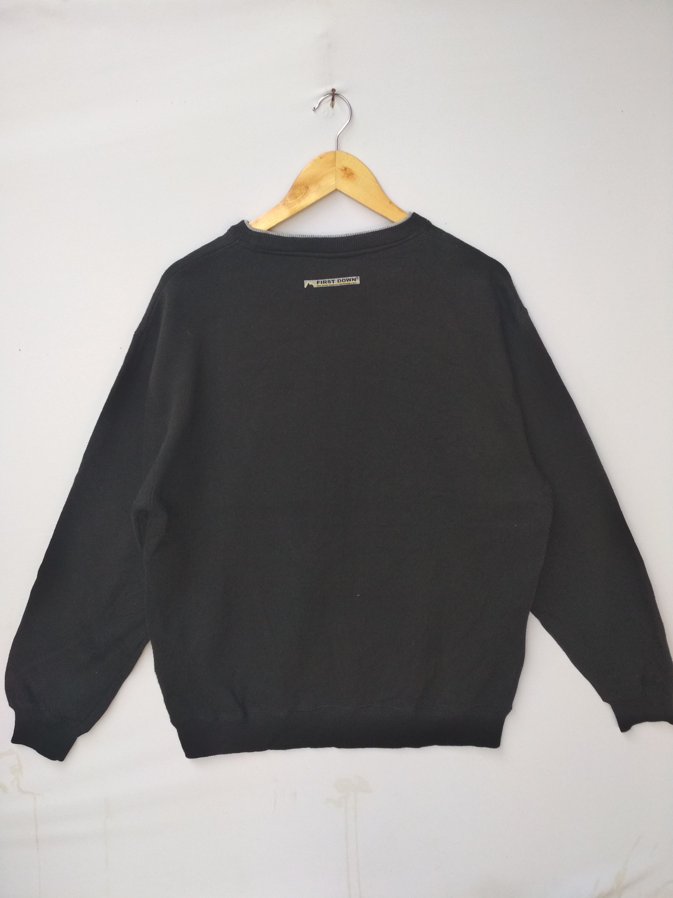 FIRST DOWN EMBROIDERED FRONT LOGO SWEATSHIRT