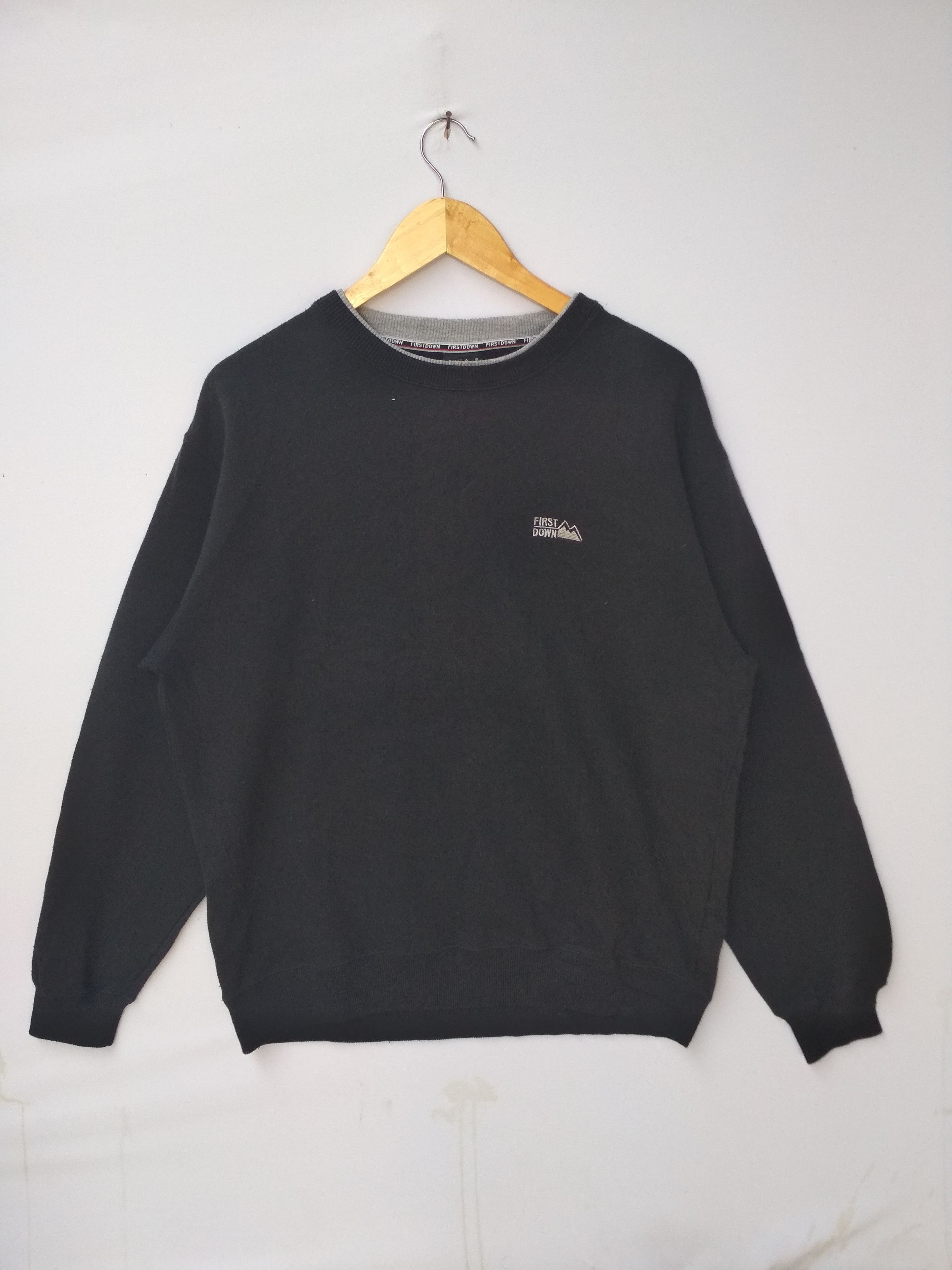FIRST DOWN EMBROIDERED FRONT LOGO SWEATSHIRT