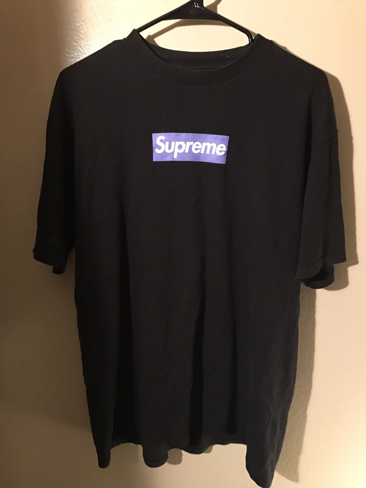 Supreme purple on black box clearance logo tee