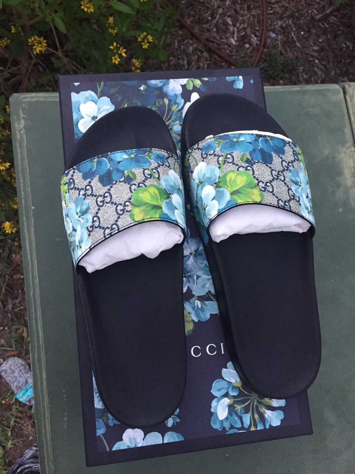 Gucci slides with blue 2024 flowers