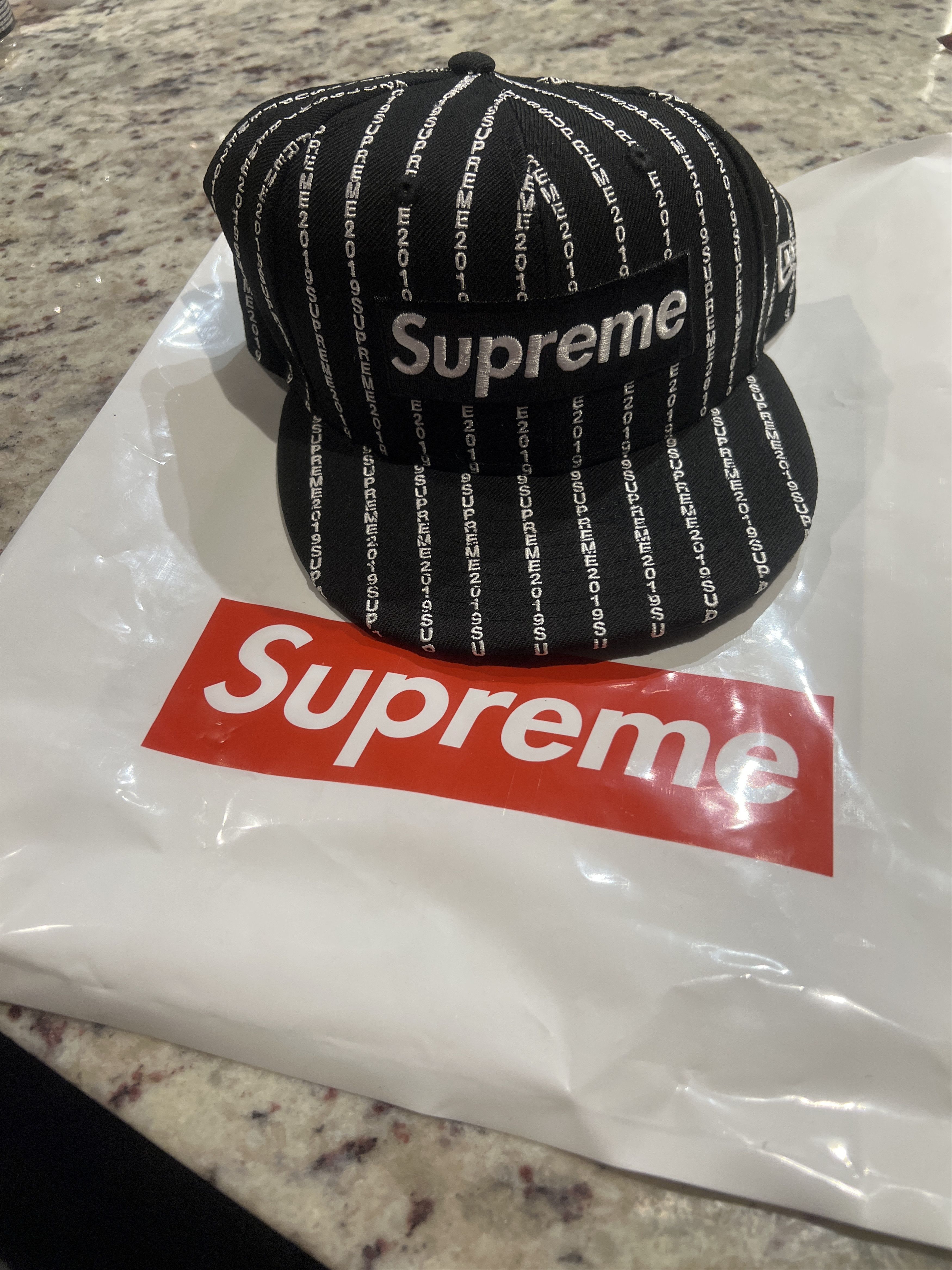 Supreme x New Era script stripe 2019 fitted 7 1/2 - Supreme