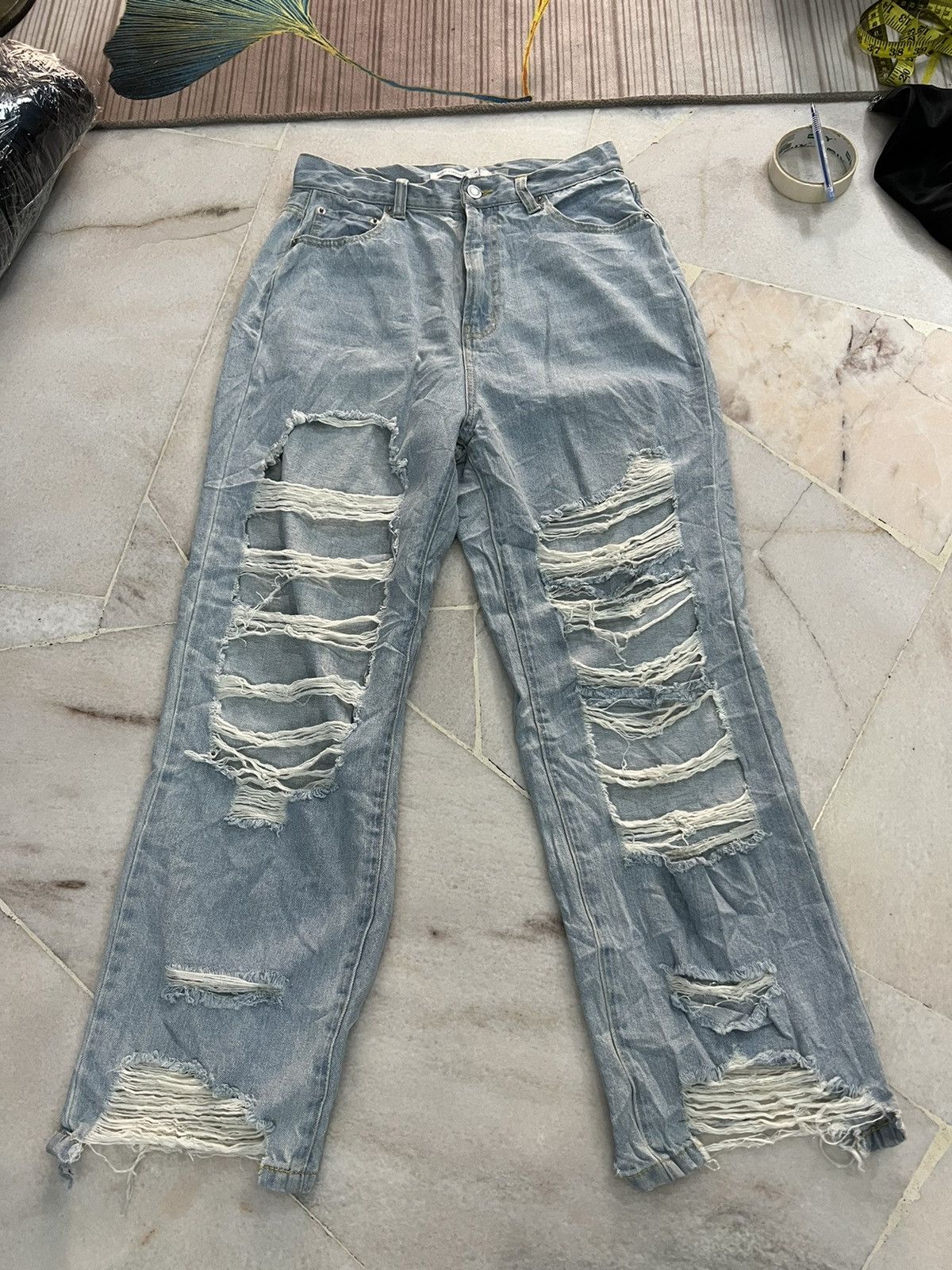 Wego Standard Distressed denim 28x38