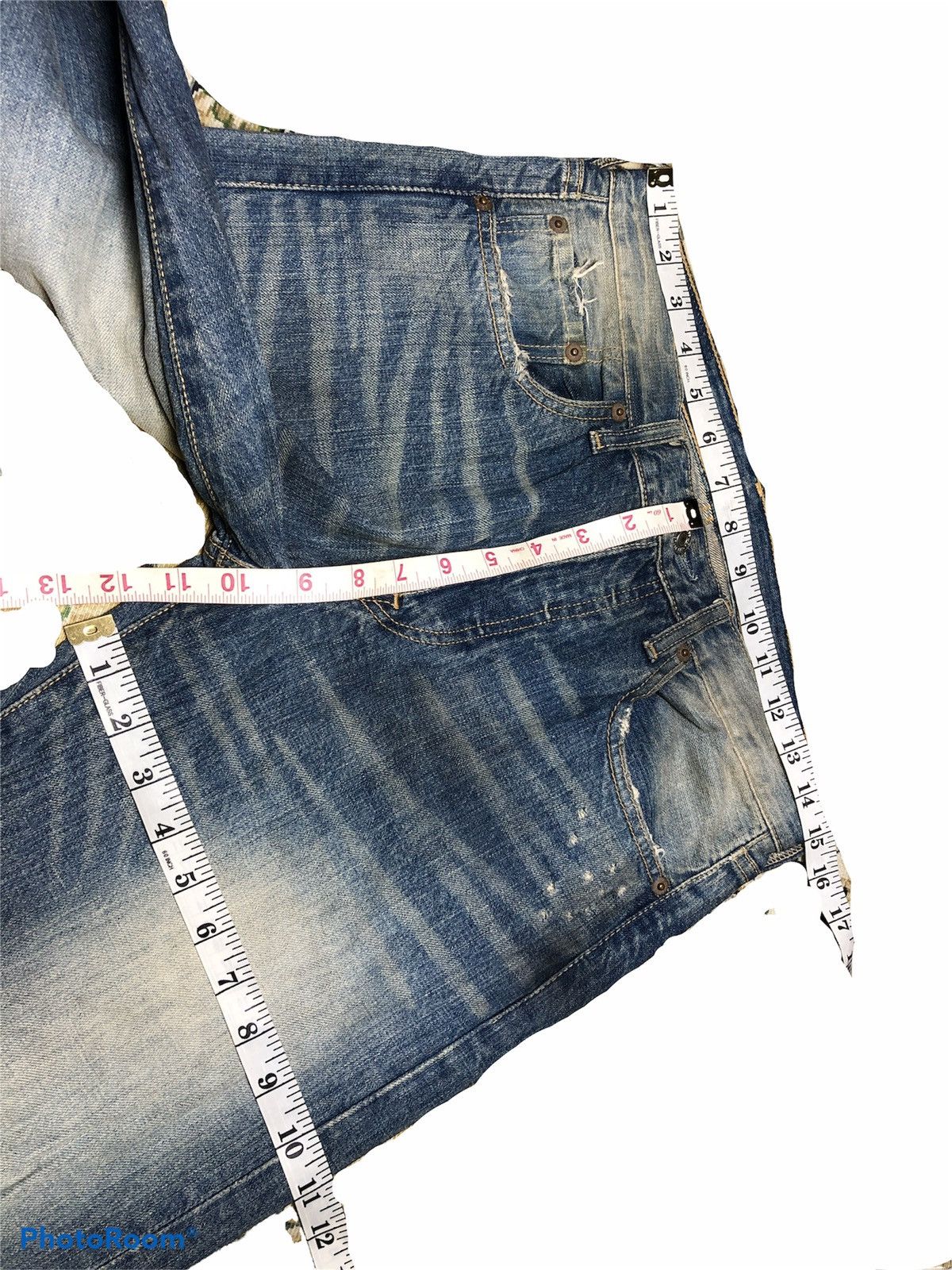 Levi's VINTAGE LEVIS 501 WASHED BLUE DISTRESSED DENIM Size US 30 / EU 46 - 8 Thumbnail