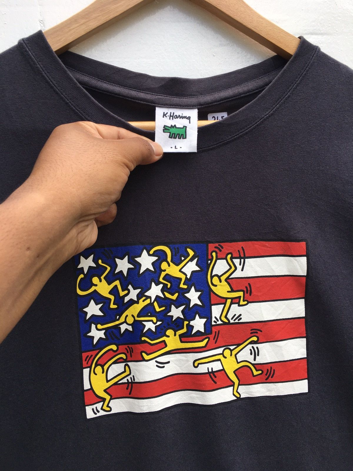 Keith Haring Vintage Keith Haring America Flag Tshirt Size US L / EU 52-54 / 3 - 7 Thumbnail