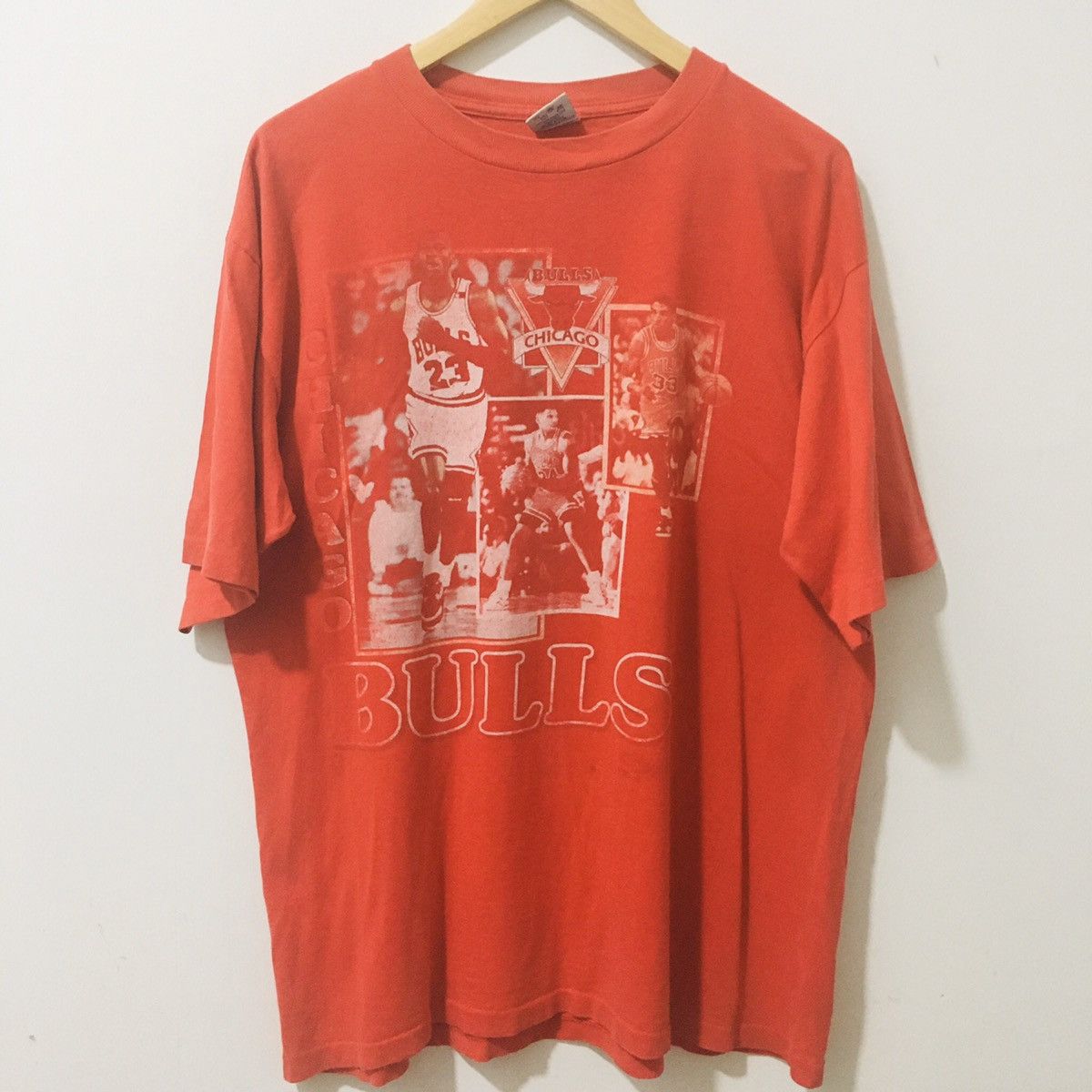 NBA Vintage Made USA Chicago Bulls Salem Sportwear t shirt Size US XL / EU 56 / 4 - 1 Thumbnail