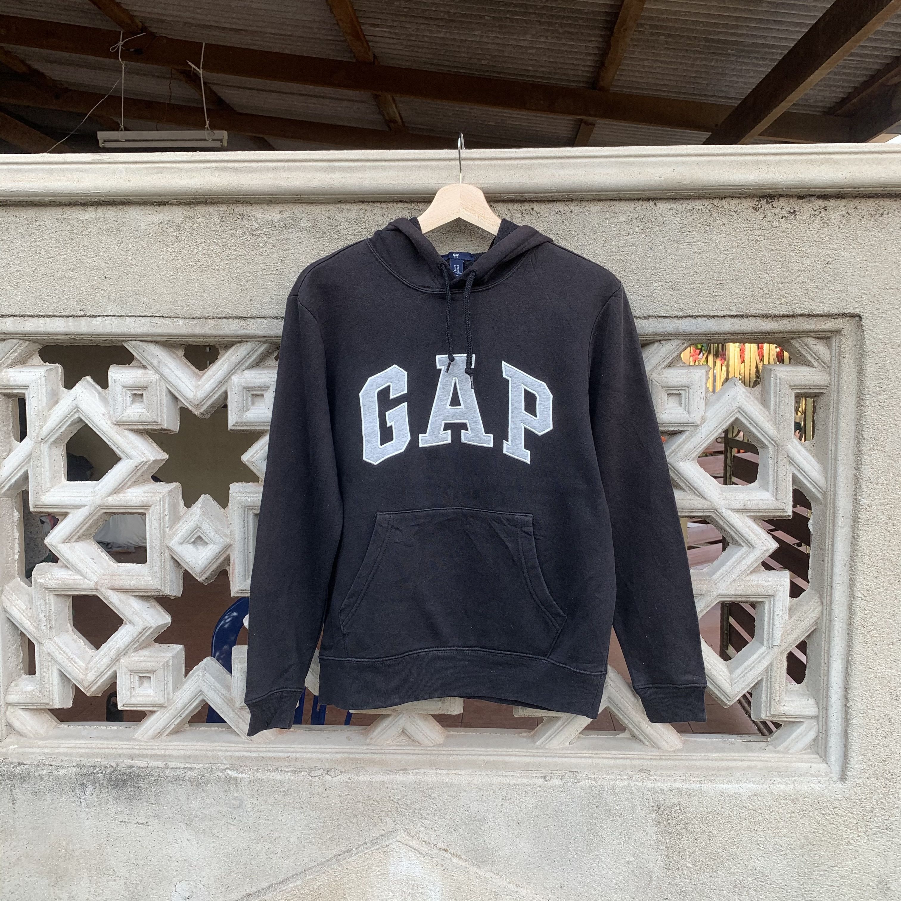 Gap Vintage Gap Spell Out Black Hooded Pullover Sweatshirts Size US M / EU 48-50 / 2 - 1 Thumbnail