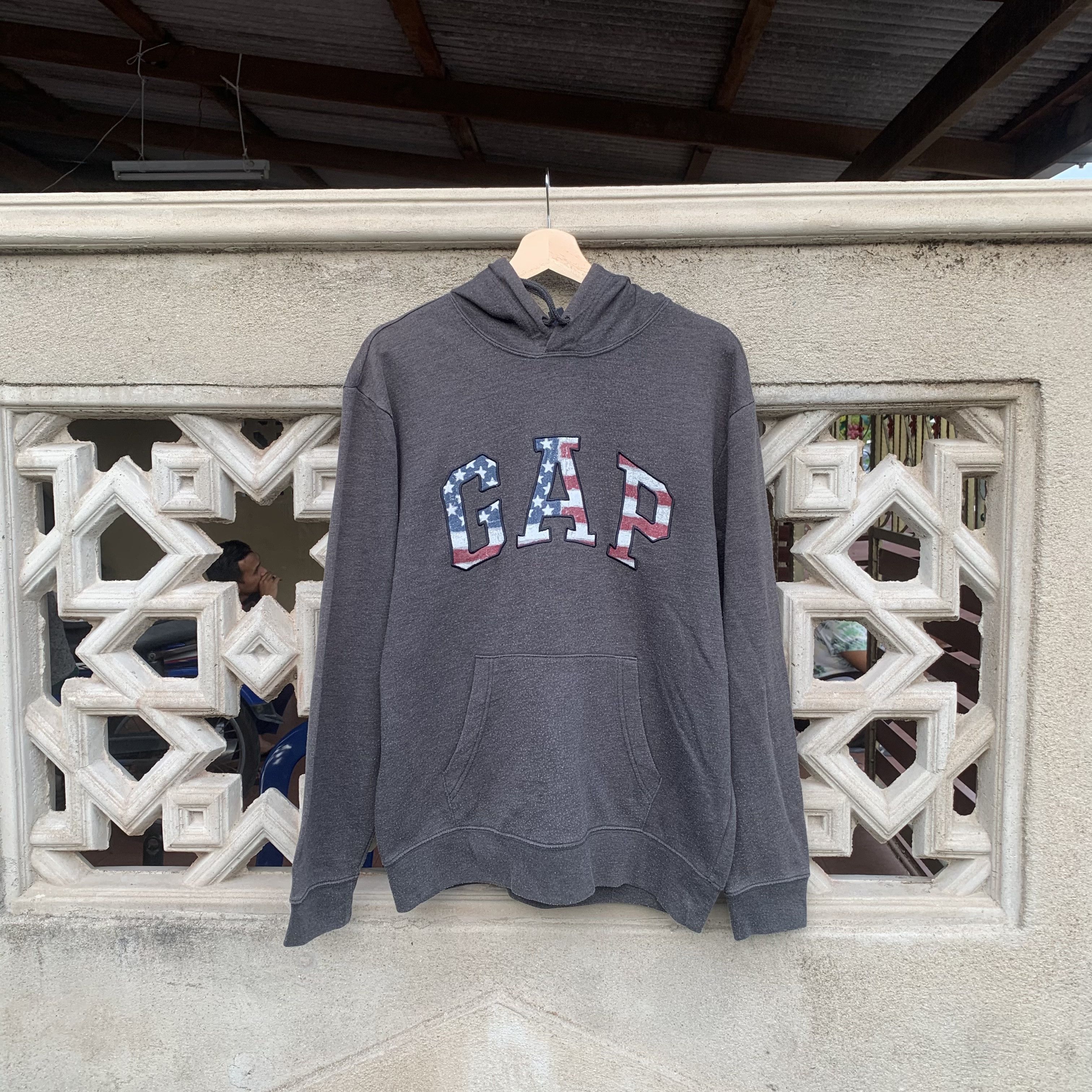 Gap Vintage Gap Spell Out American Flag Pullover Kanye Hooded Size US L / EU 52-54 / 3 - 1 Thumbnail