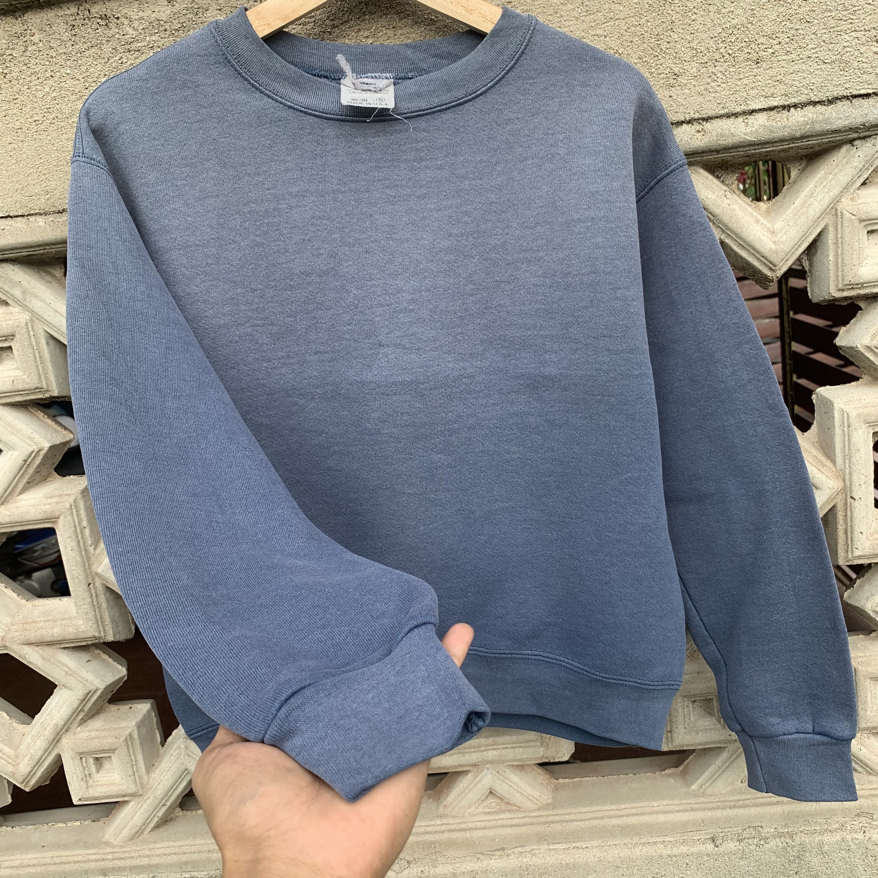Edwin Vintage Edwin Plain Jumper Pullover Cropped Sweatshirts Size US S / EU 44-46 / 1 - 3 Thumbnail