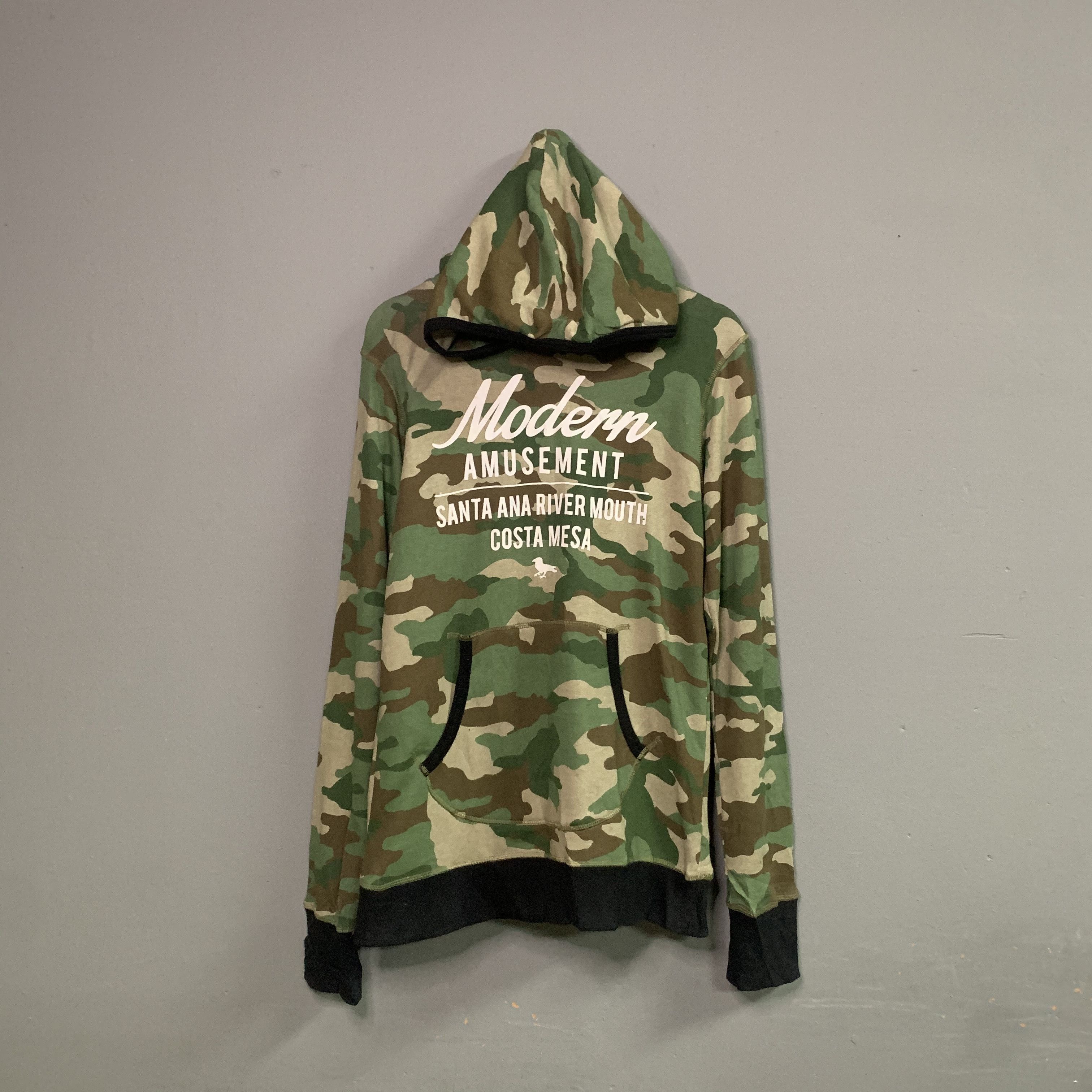 Japanese Brand Vintage Modern Amusement Small Logo Camouflage Hooded Size US M / EU 48-50 / 2 - 1 Thumbnail