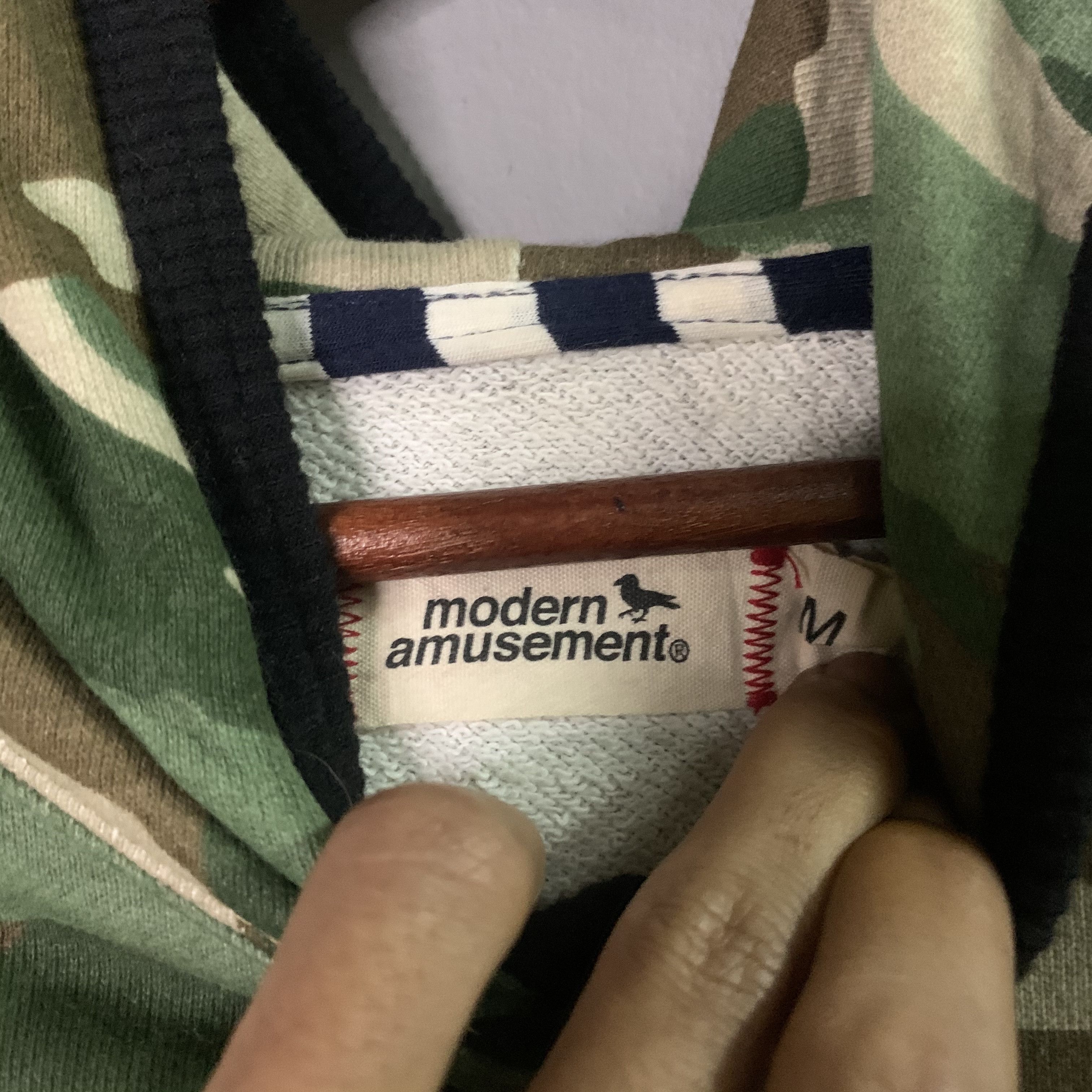 Japanese Brand Vintage Modern Amusement Small Logo Camouflage Hooded Size US M / EU 48-50 / 2 - 5 Thumbnail