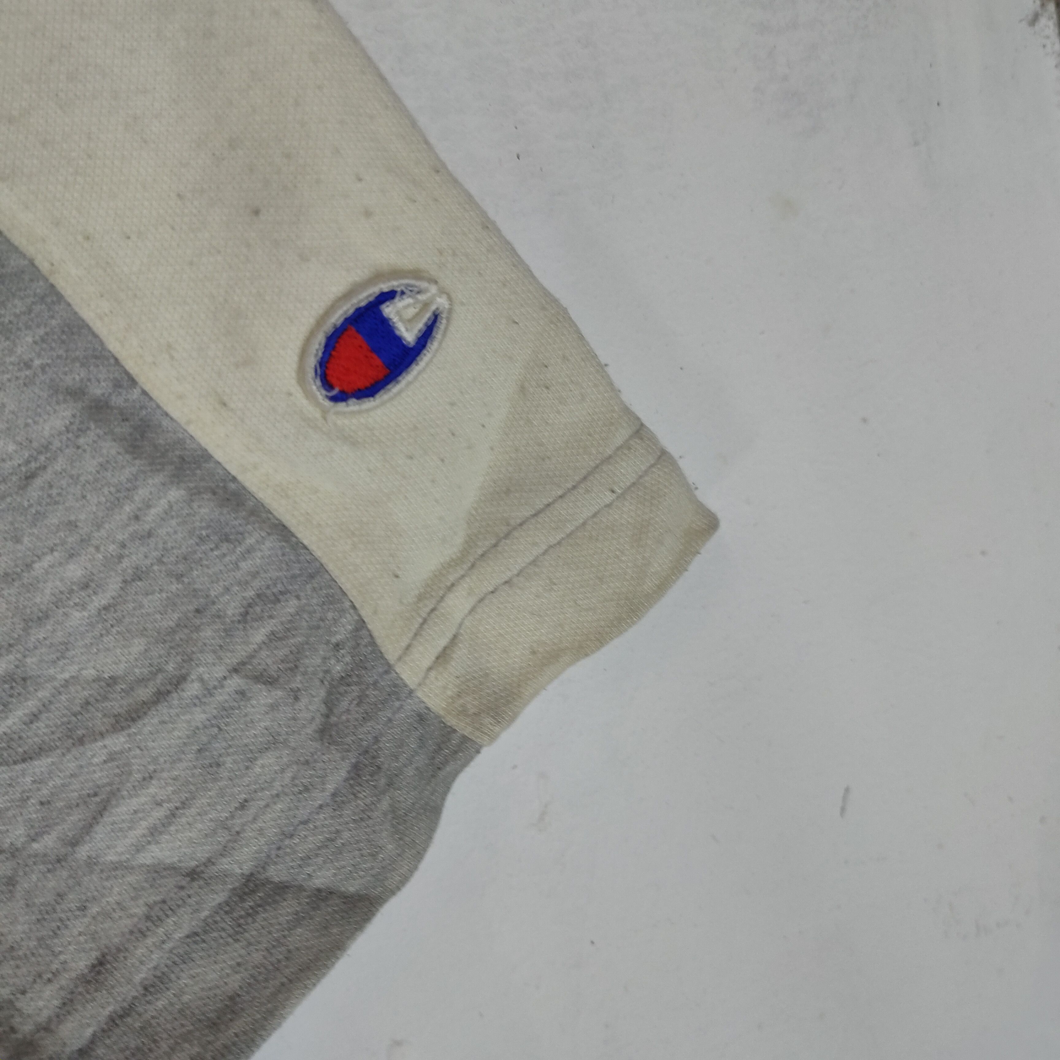 Champion CHAMPION Big Back Logo Nice Rare Design Sweatshirt Size US XL / EU 56 / 4 - 2 Thumbnail
