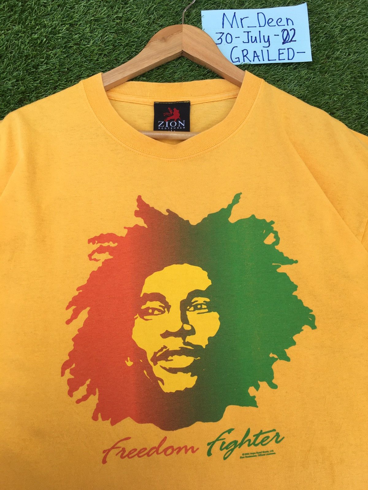 Bob Marley Rare Vintage Bob Marley Freedom Fighter Gold Tshirt Size US L / EU 52-54 / 3 - 5 Thumbnail