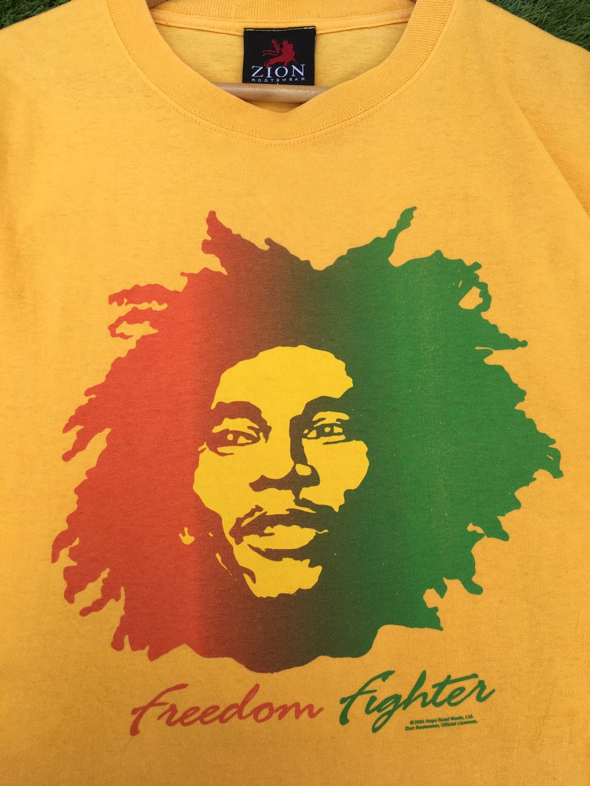Bob Marley Rare Vintage Bob Marley Freedom Fighter Gold Tshirt Size US L / EU 52-54 / 3 - 6 Thumbnail