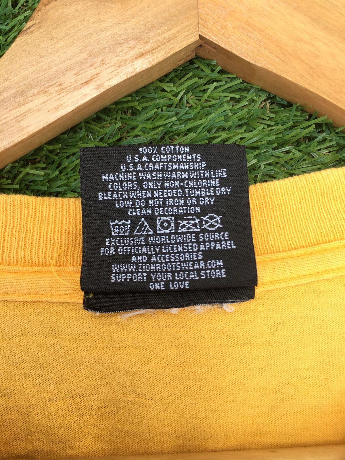 Bob Marley Rare Vintage Bob Marley Freedom Fighter Gold Tshirt Size US L / EU 52-54 / 3 - 9 Thumbnail