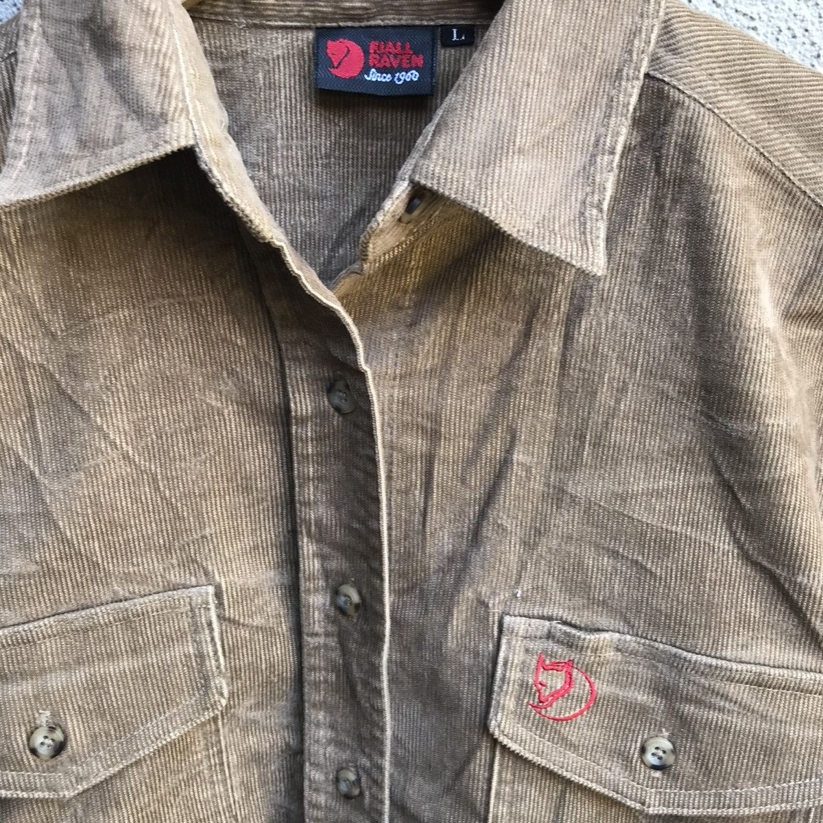 Fjallraven FJALL RAVEN corduroy shirt outdoor Size US L / EU 52-54 / 3 - 3 Thumbnail
