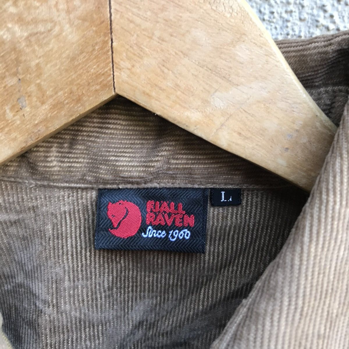 Fjallraven FJALL RAVEN corduroy shirt outdoor Size US L / EU 52-54 / 3 - 4 Thumbnail