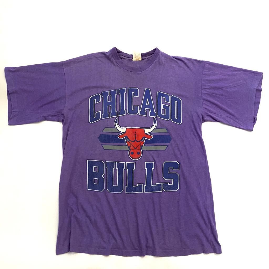 Chicago Bulls tee T-shirt in purple big graphic vintage 90s