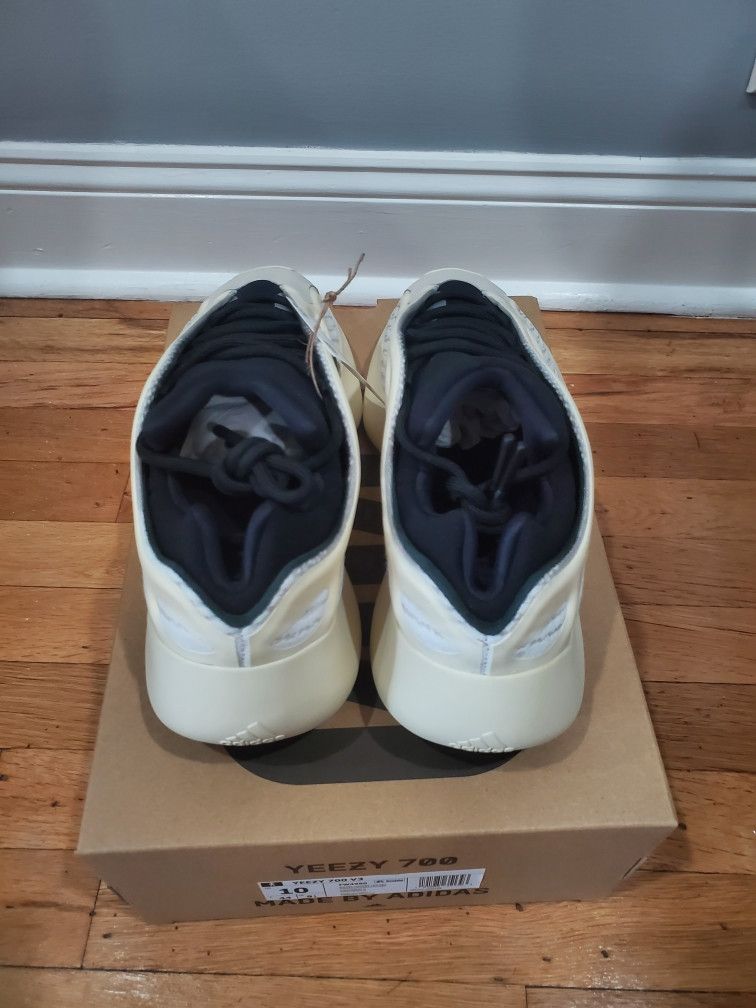 Yeezy 700 V3 Azael Size 10
