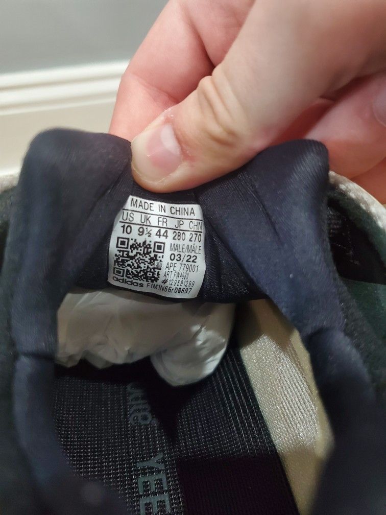 Yeezy 700 V3 Azael Size 10