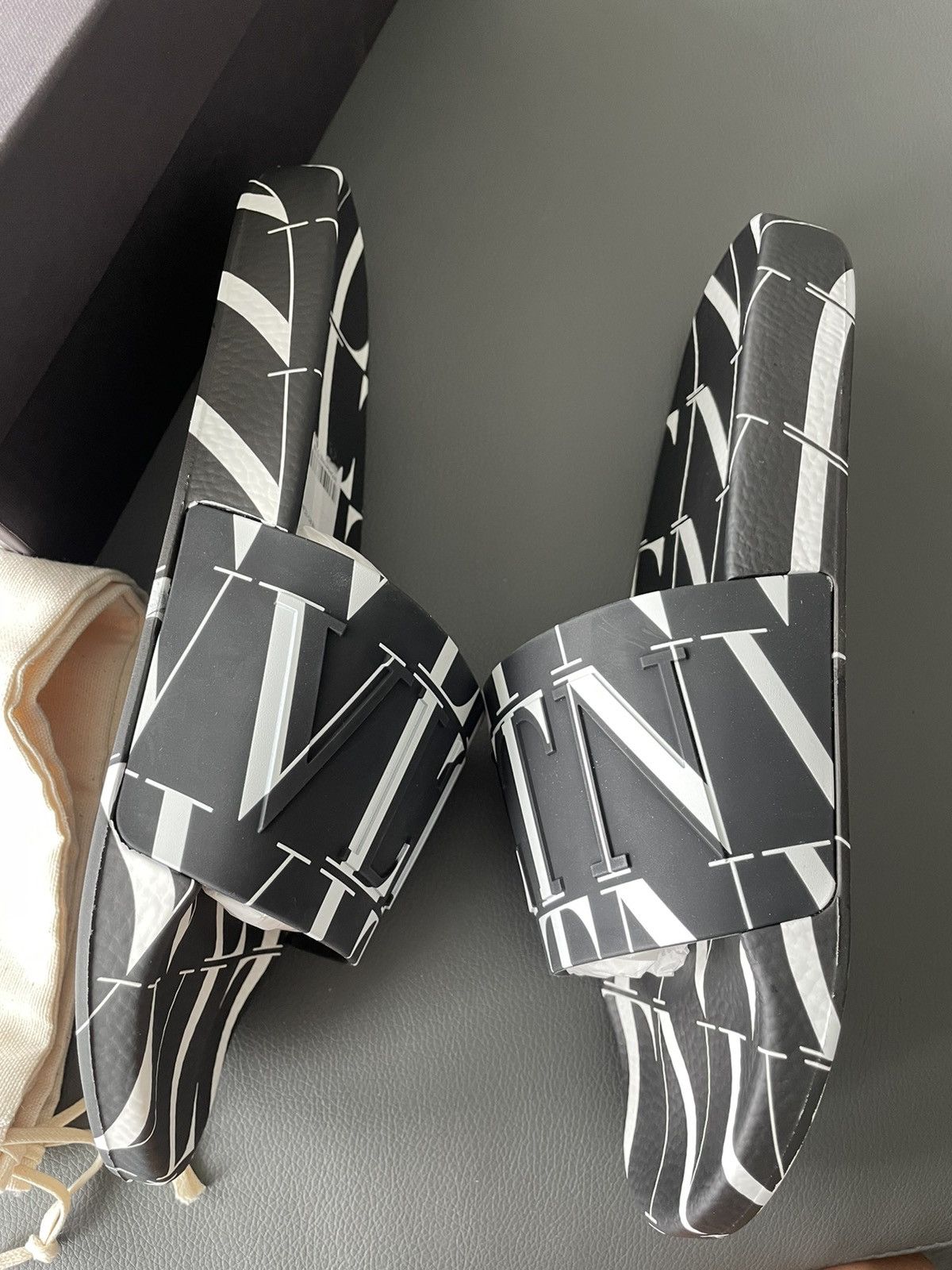 Valentino Brand New VLTN Monogram Valentino Slides Size US 11 / EU 44 - 13 Thumbnail