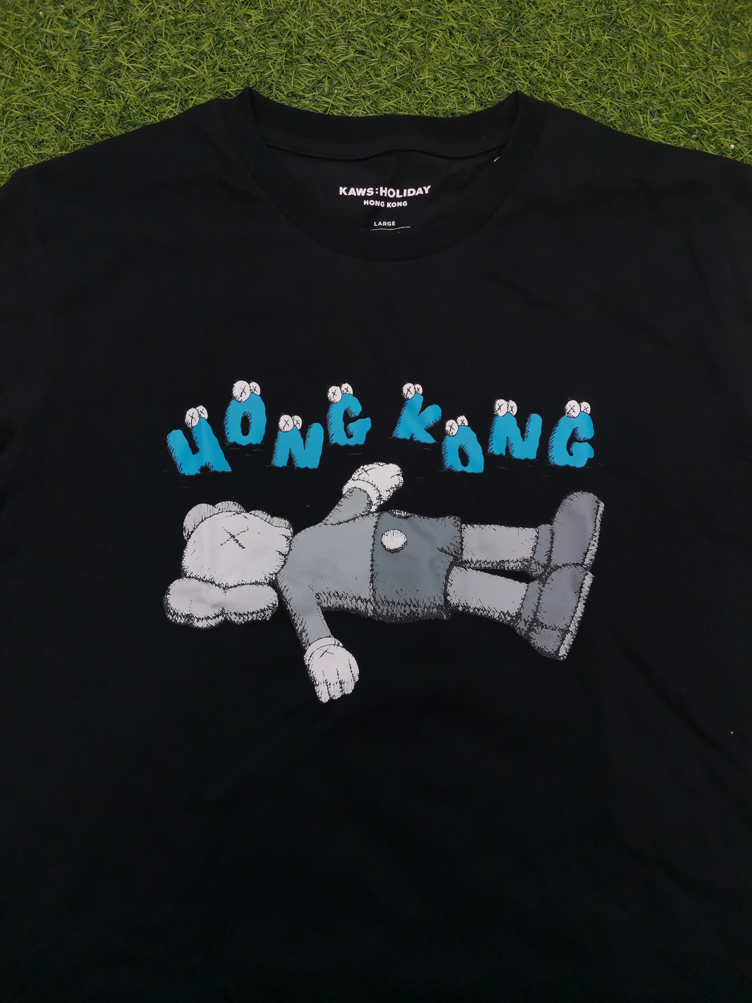 Kaws Kaws Holiday Hong Kong Tee Size US L / EU 52-54 / 3 - 2 Thumbnail
