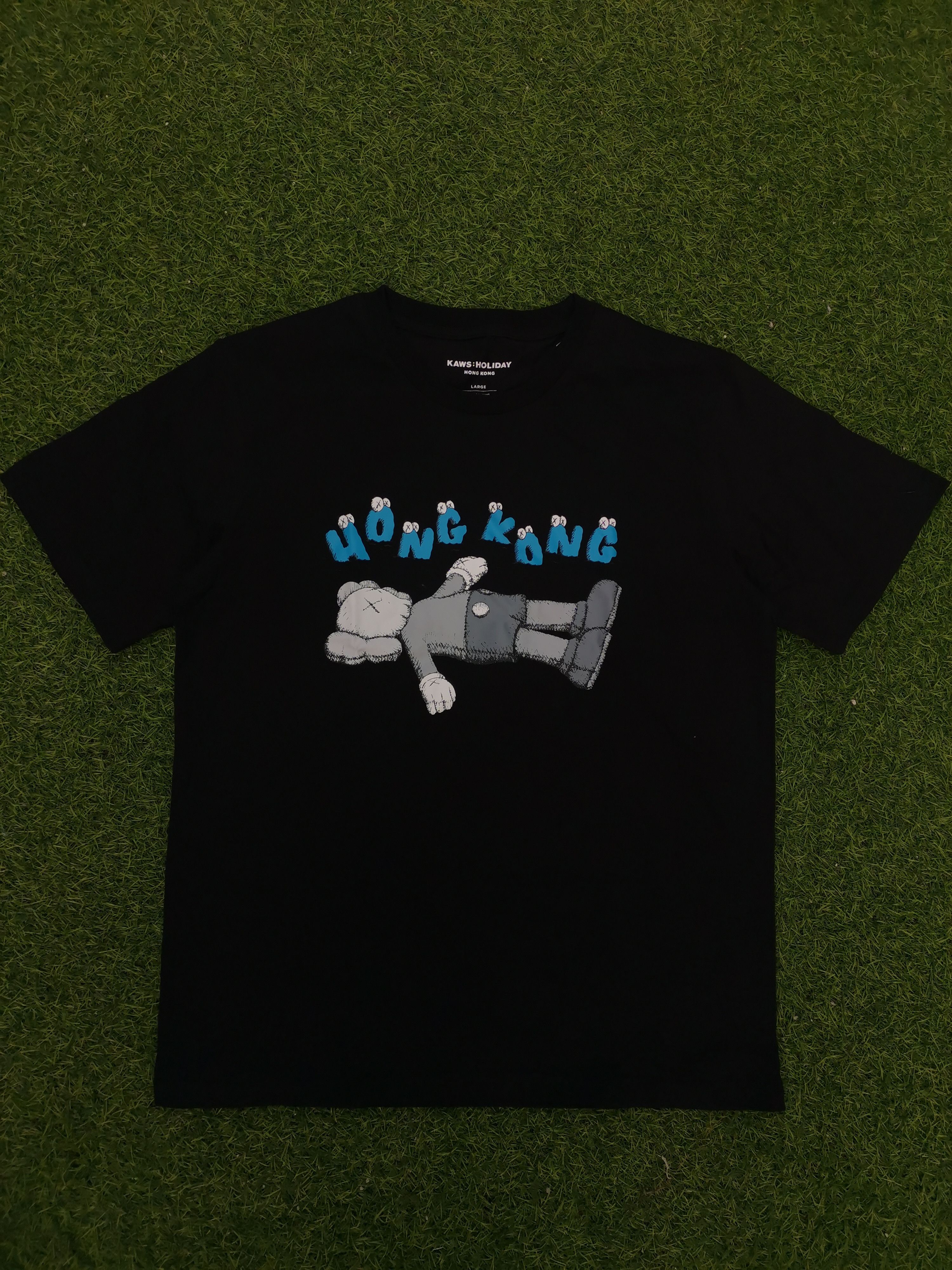 Kaws Kaws Holiday Hong Kong Tee Size US L / EU 52-54 / 3 - 1 Thumbnail