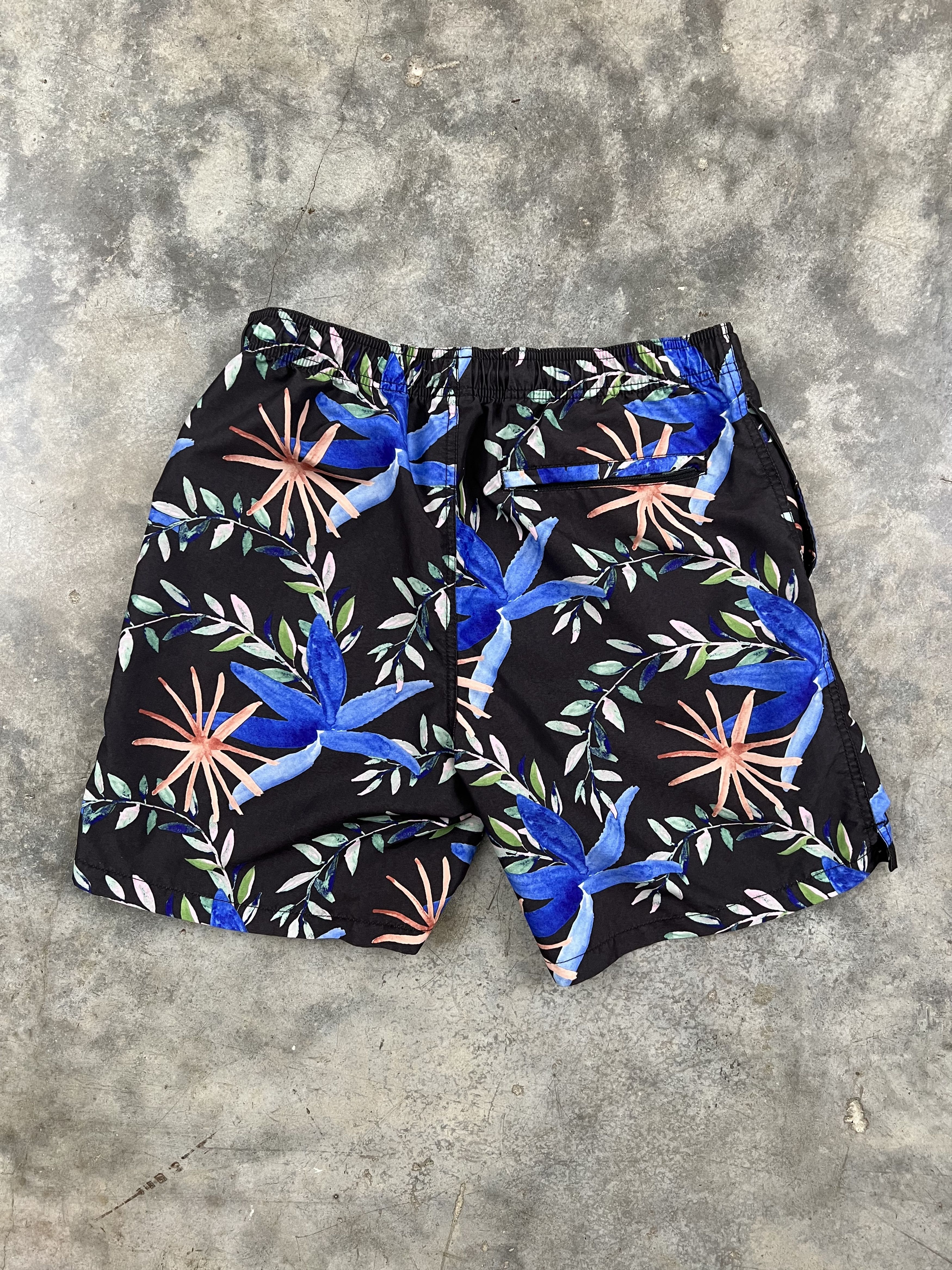 Stussy Stussy Blue Floral Stock Water Logo Shorts Black Medium Size US 32 / EU 48 - 4 Thumbnail