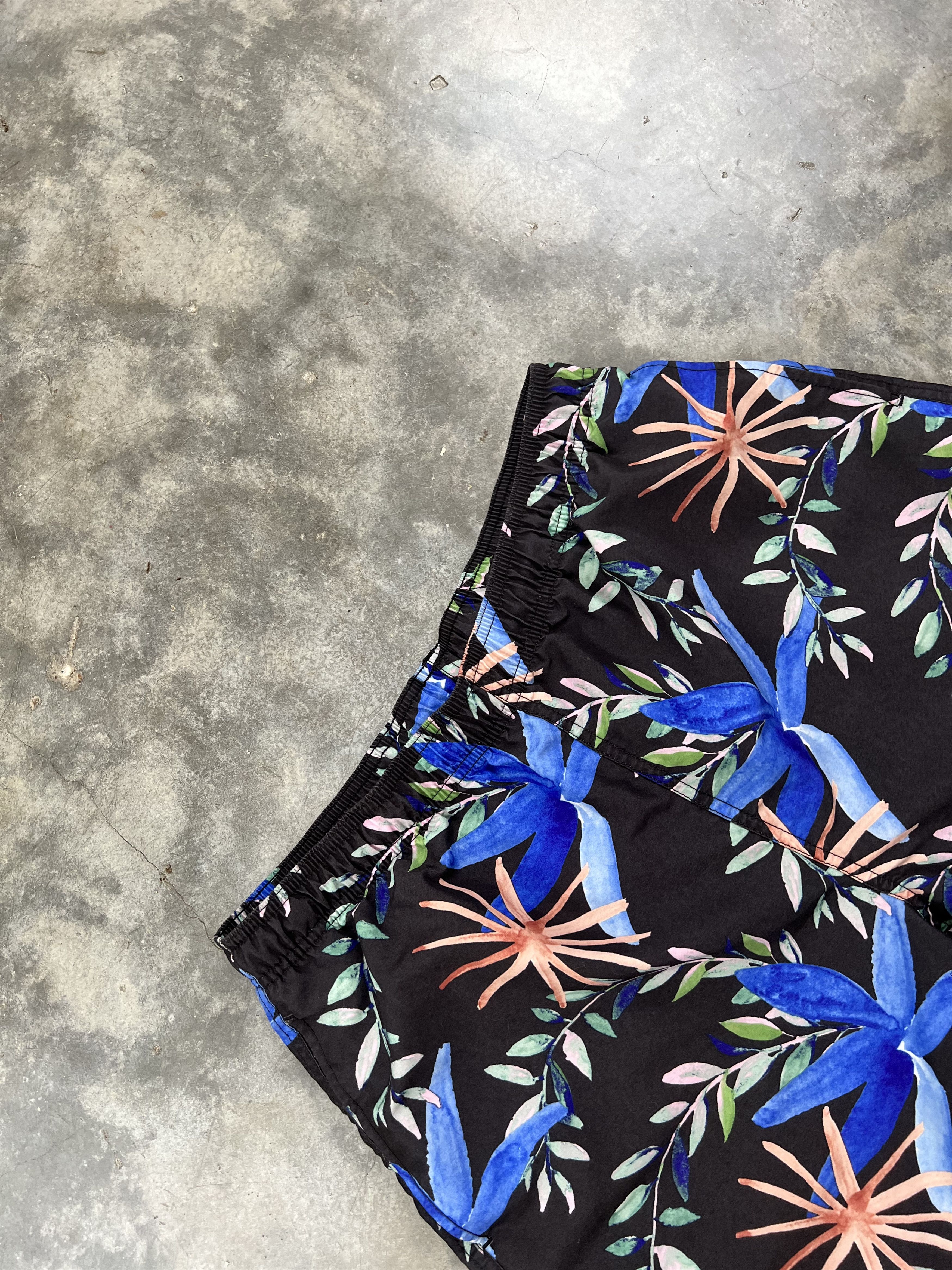 Stussy Stussy Blue Floral Stock Water Logo Shorts Black Medium Size US 32 / EU 48 - 3 Thumbnail