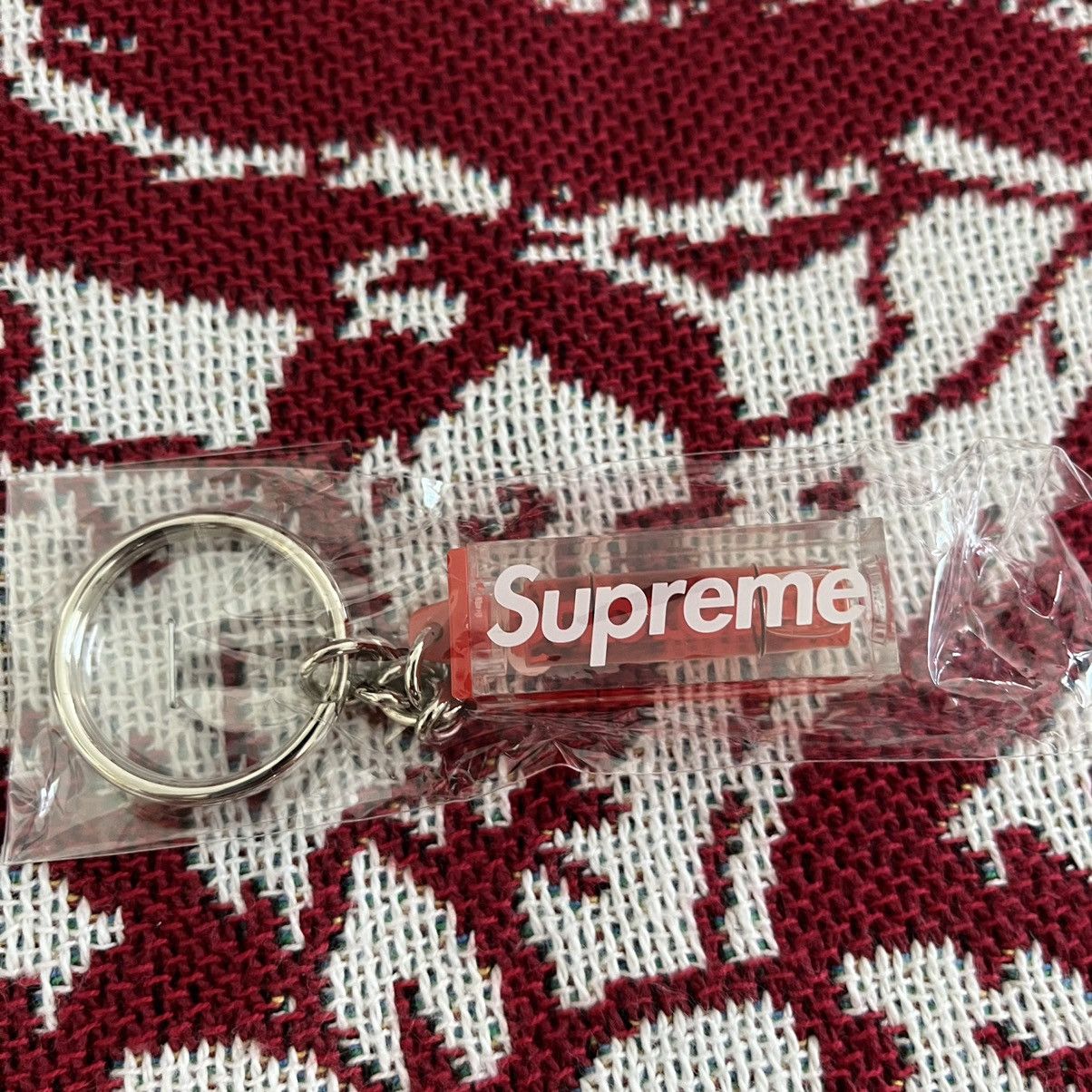 FW18 Supreme Level Keychain Box Logo Red