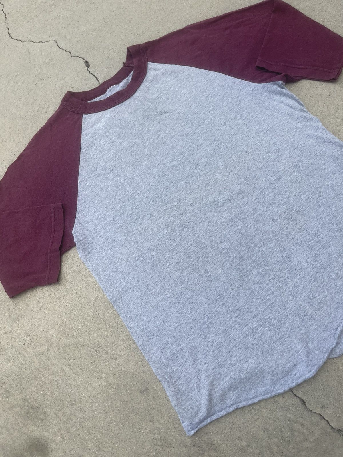 Vintage Vintage Y2K Grey/Burgundy Blank Raglan Baseball t M Size US M / EU 48-50 / 2 - 4 Thumbnail