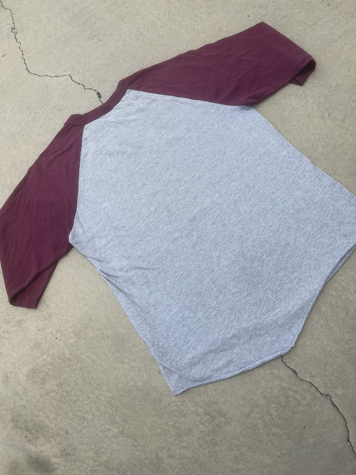 Vintage Vintage Y2K Grey/Burgundy Blank Raglan Baseball t M Size US M / EU 48-50 / 2 - 5 Thumbnail