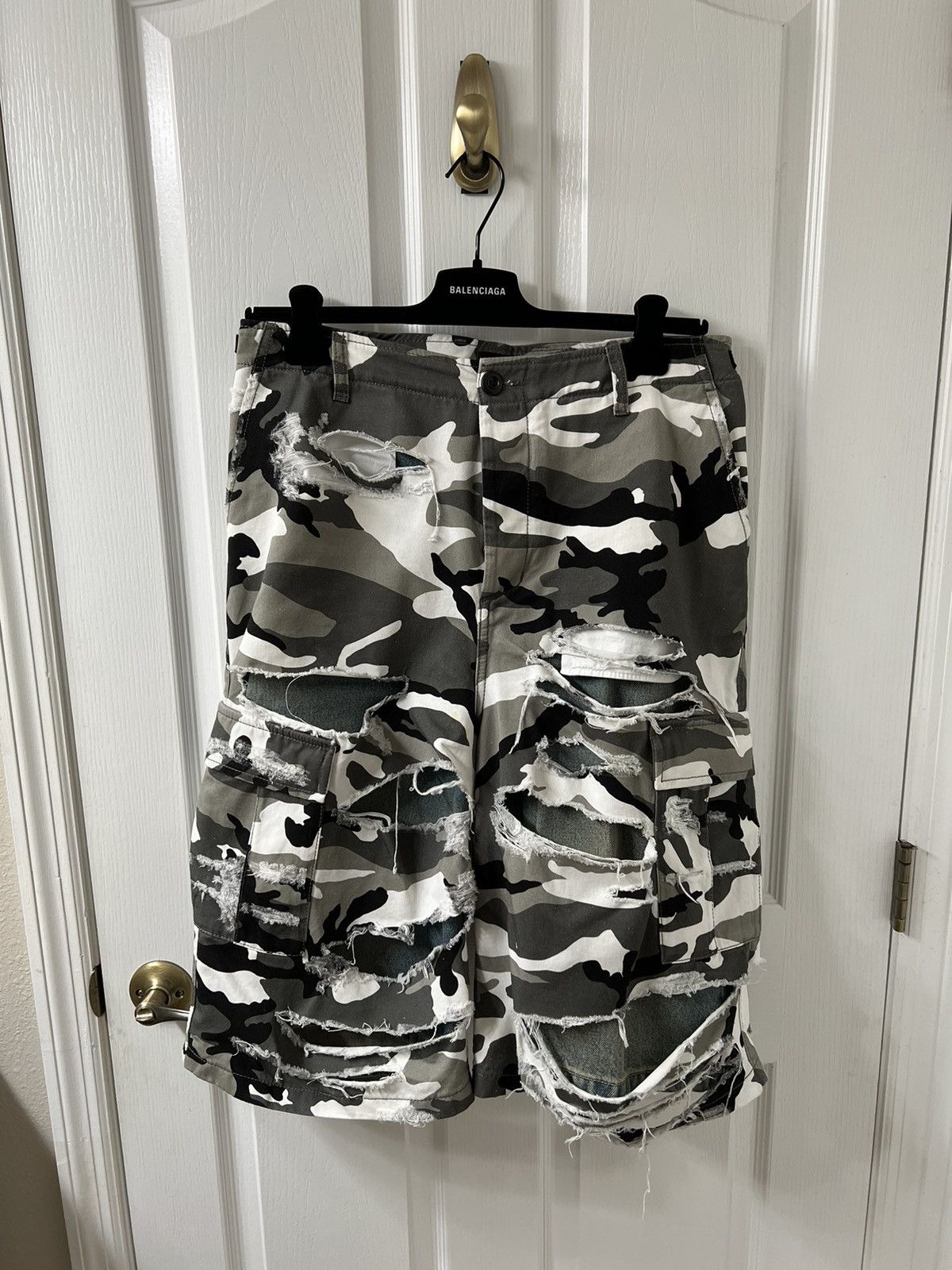Balenciaga Balenciaga Fall 2021 Trompe-L'Oeil Camo Shorts Balenciaga Balenciaga Fall 2021 Trompe-L'Oeil Camo Shorts