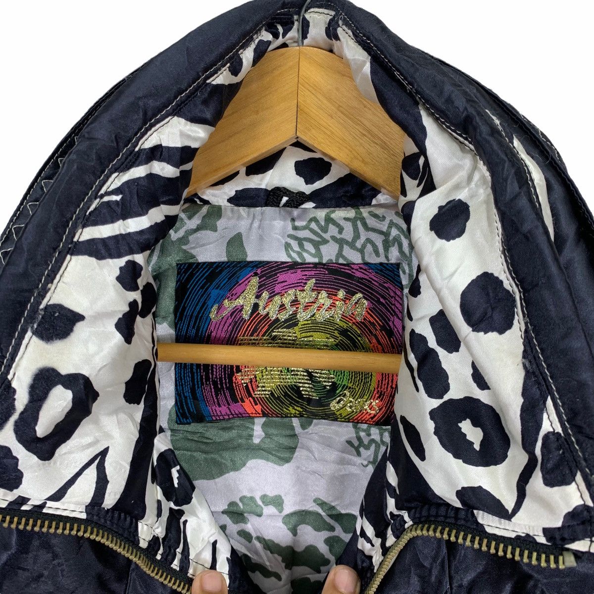 Asics × Vintage VINTAGE ASICS ZEBRA AUSTRIA NEON SKIWEAR SATIN JACKET Size US L / EU 52-54 / 3 - 13 Thumbnail