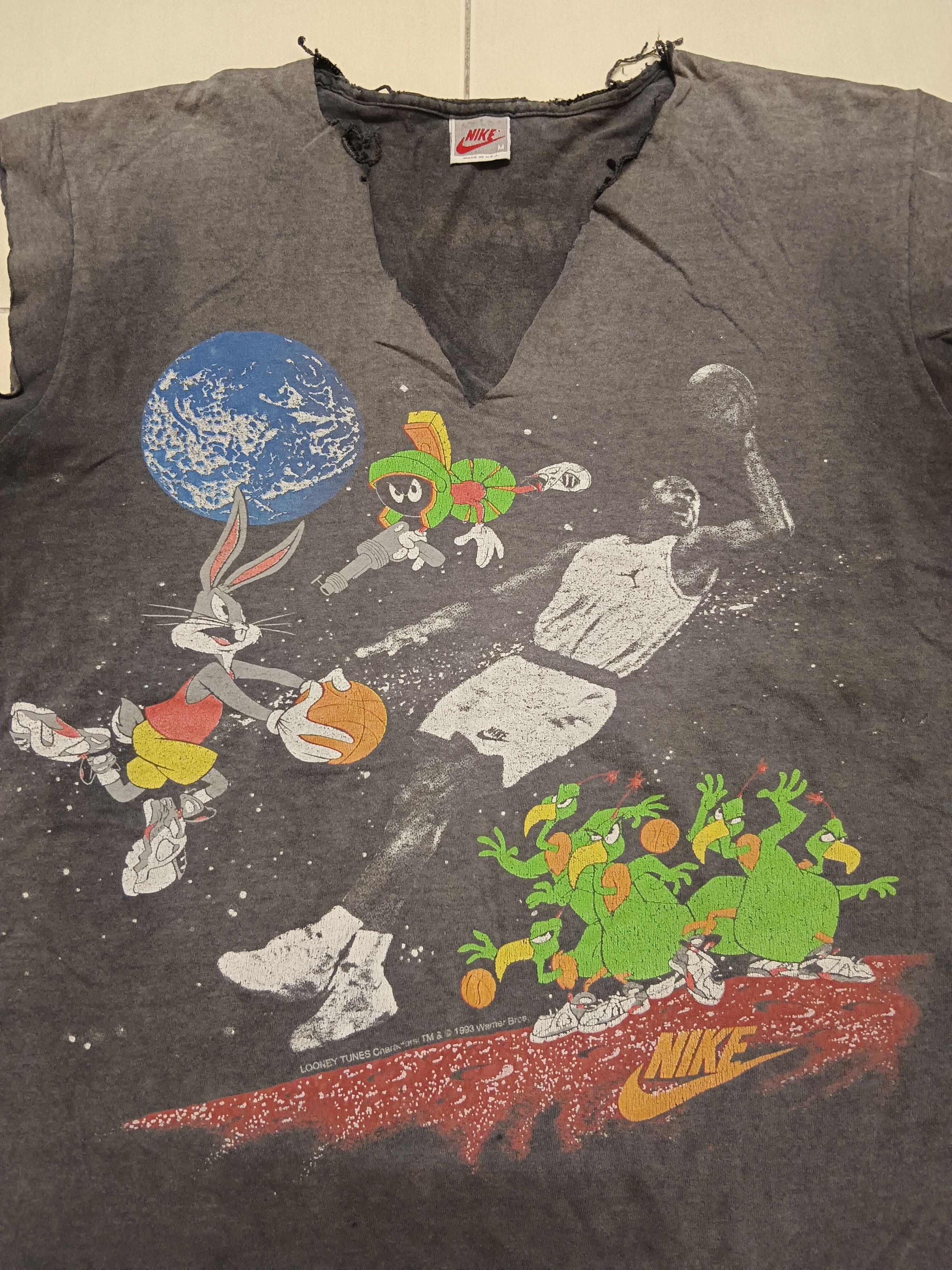 looney tunes nike t shirt