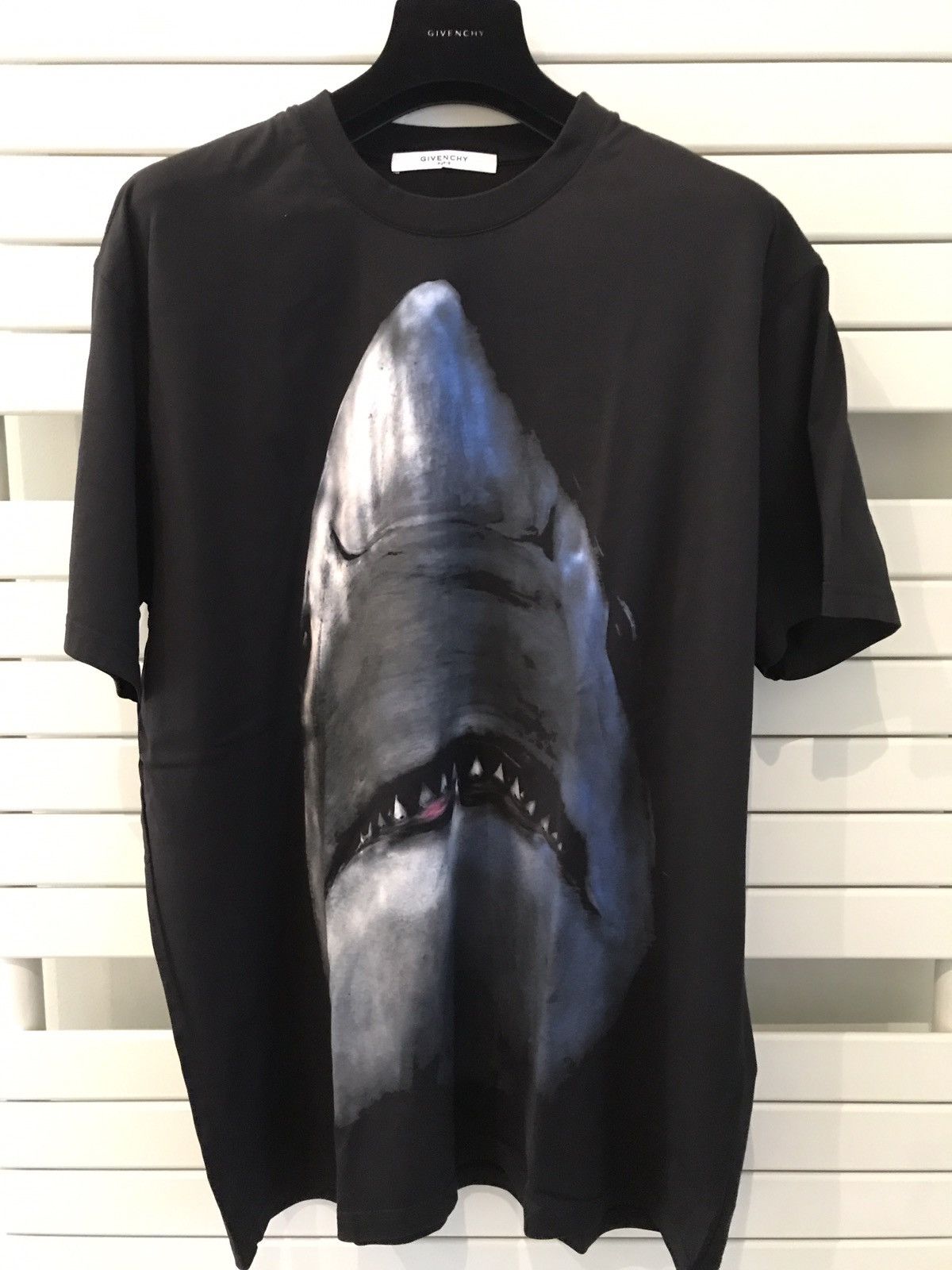 Shark tee givenchy hotsell