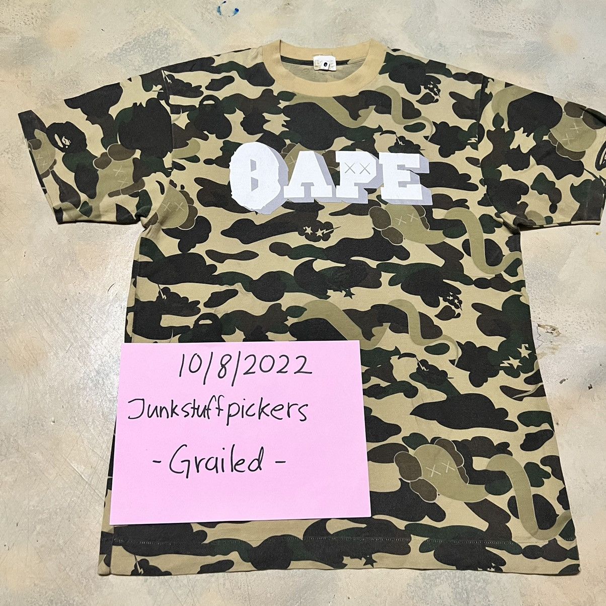 Bape × Kaws Bathing Ape X Kaws Camo Big Logo Size US M / EU 48-50 / 2 - 2 Thumbnail