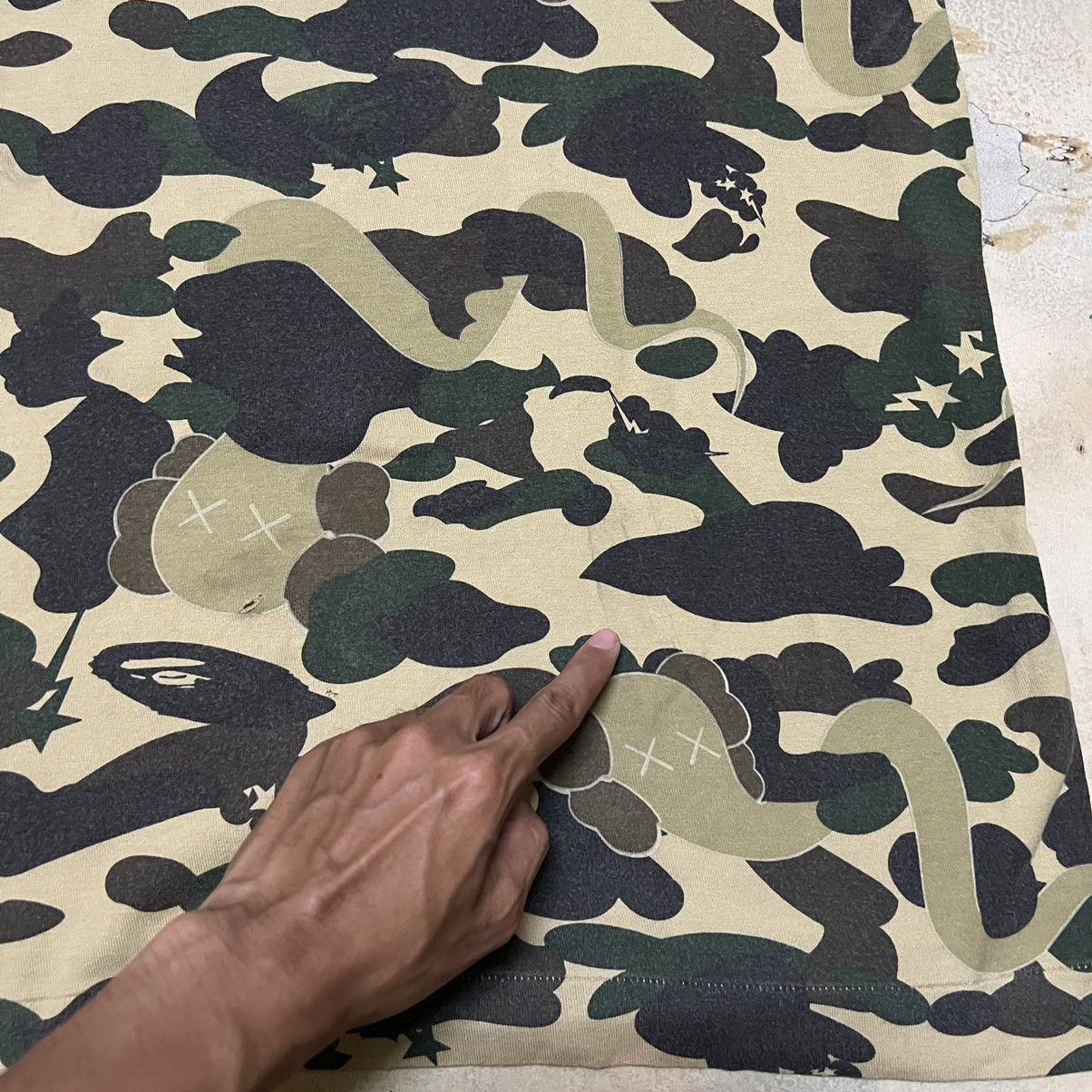 Bape × Kaws Bathing Ape X Kaws Camo Big Logo Size US M / EU 48-50 / 2 - 13 Thumbnail