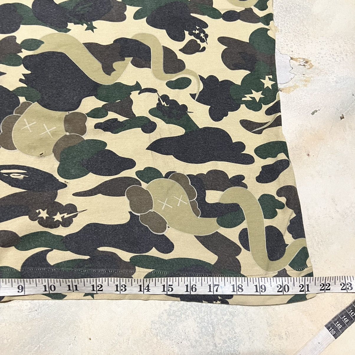 Bape × Kaws Bathing Ape X Kaws Camo Big Logo Size US M / EU 48-50 / 2 - 17 Thumbnail