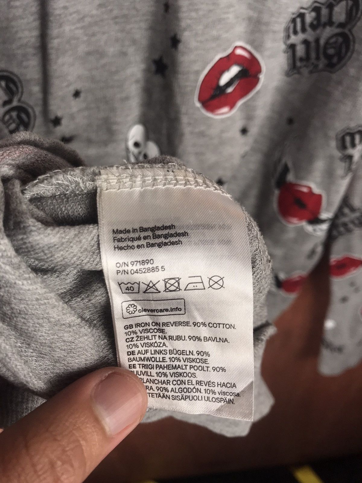 Japanese Brand DLL H&M Skull Love sweatshirt #2482 Size US L / EU 52-54 / 3 - 9 Thumbnail