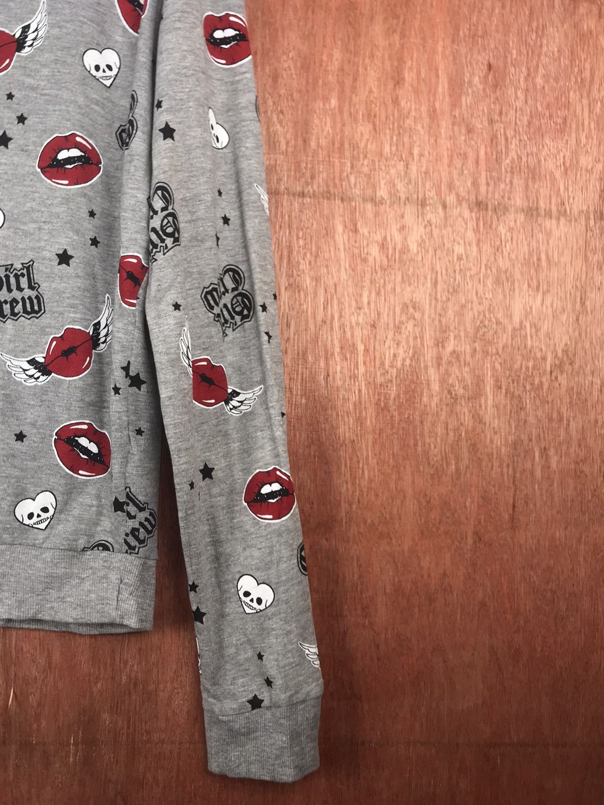 Japanese Brand DLL H&M Skull Love sweatshirt #2482 Size US L / EU 52-54 / 3 - 4 Thumbnail