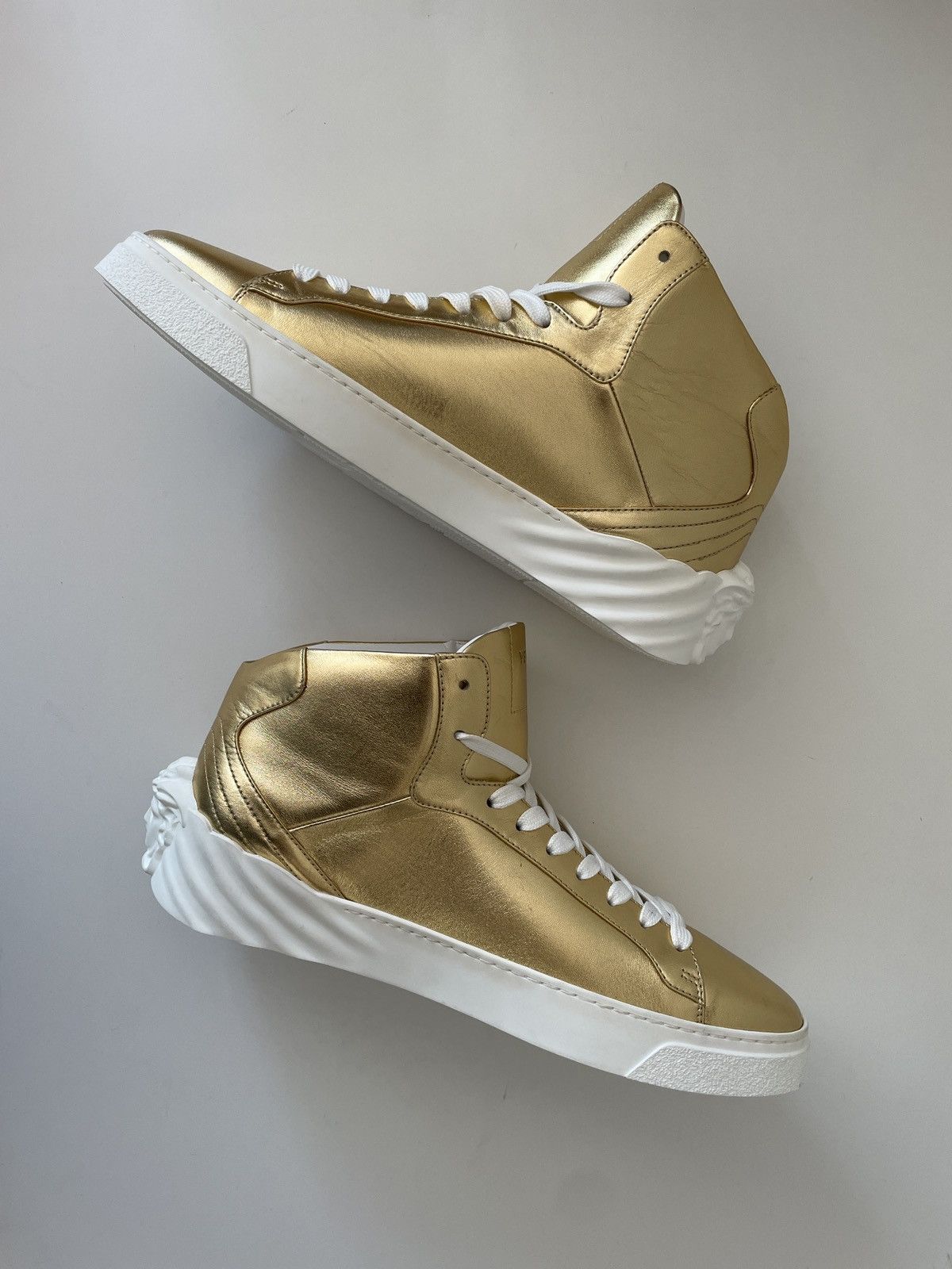 Versace shops gold medusa sneakers