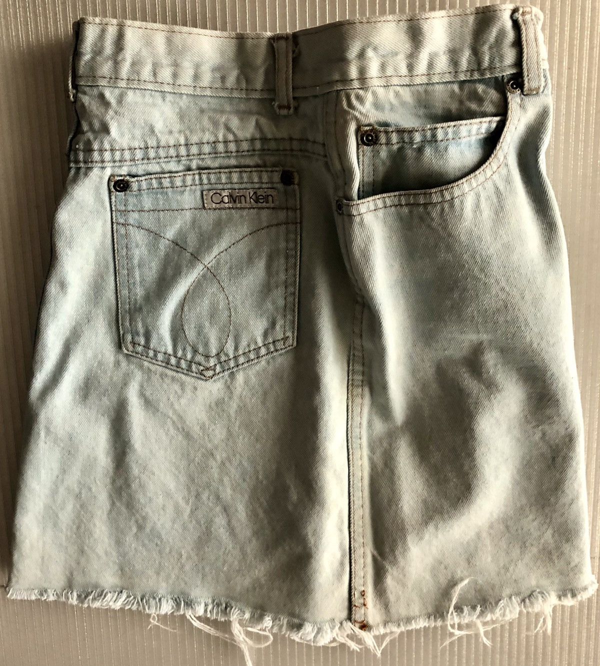 Calvin Klein CALVIN KLIEN 🇺🇸 VINTAGE BLEACH DENIM SKIRT Y2K FRAYED ENDS 11 Size 32" / US 10 / IT 46 - 5 Thumbnail