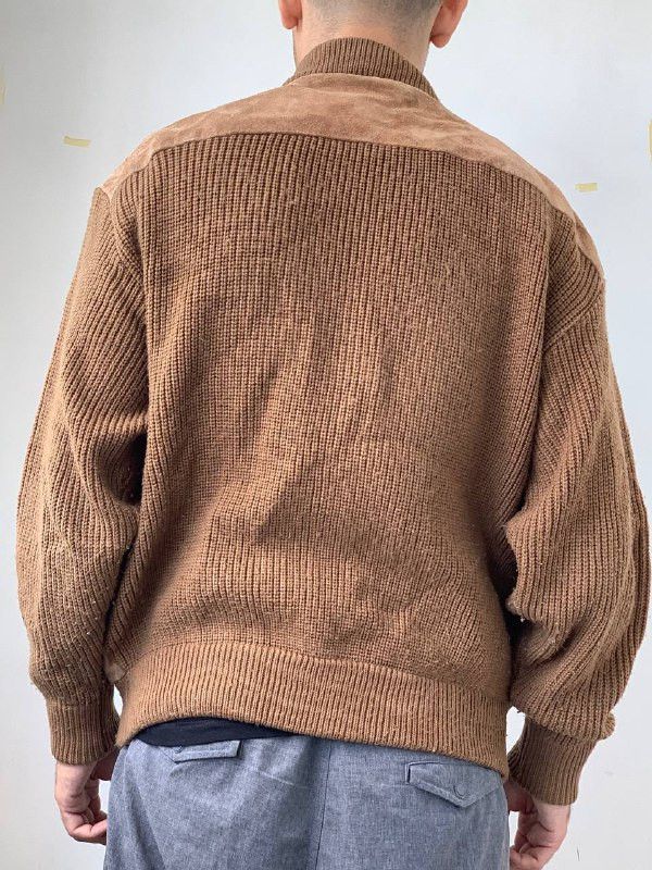 HERMES - 3 cravates en soie couleurs dominantes bleu et bordeaux à