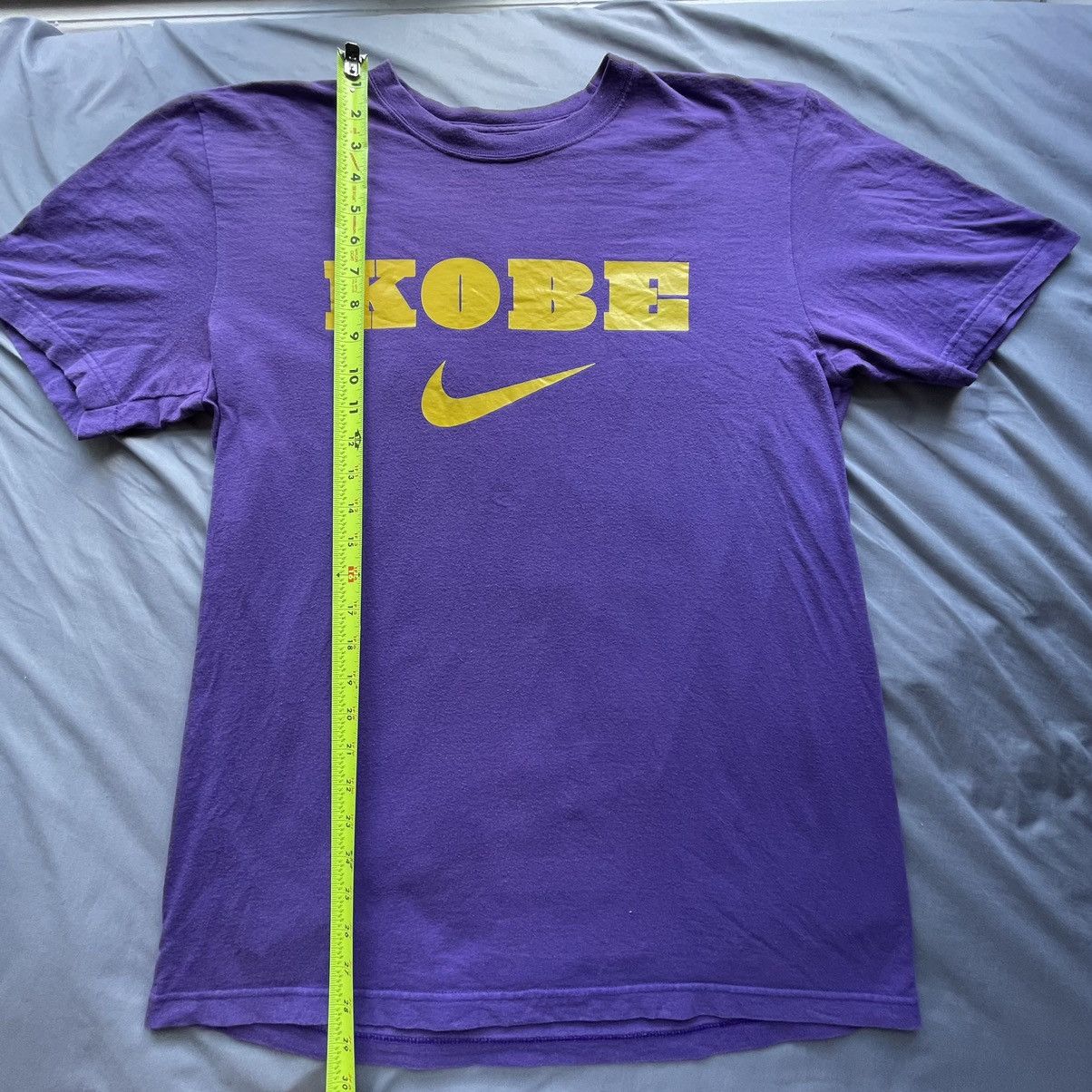 Vintage Purple Nike Kobe Bryant T-Shirt Center Swoosh Size L 