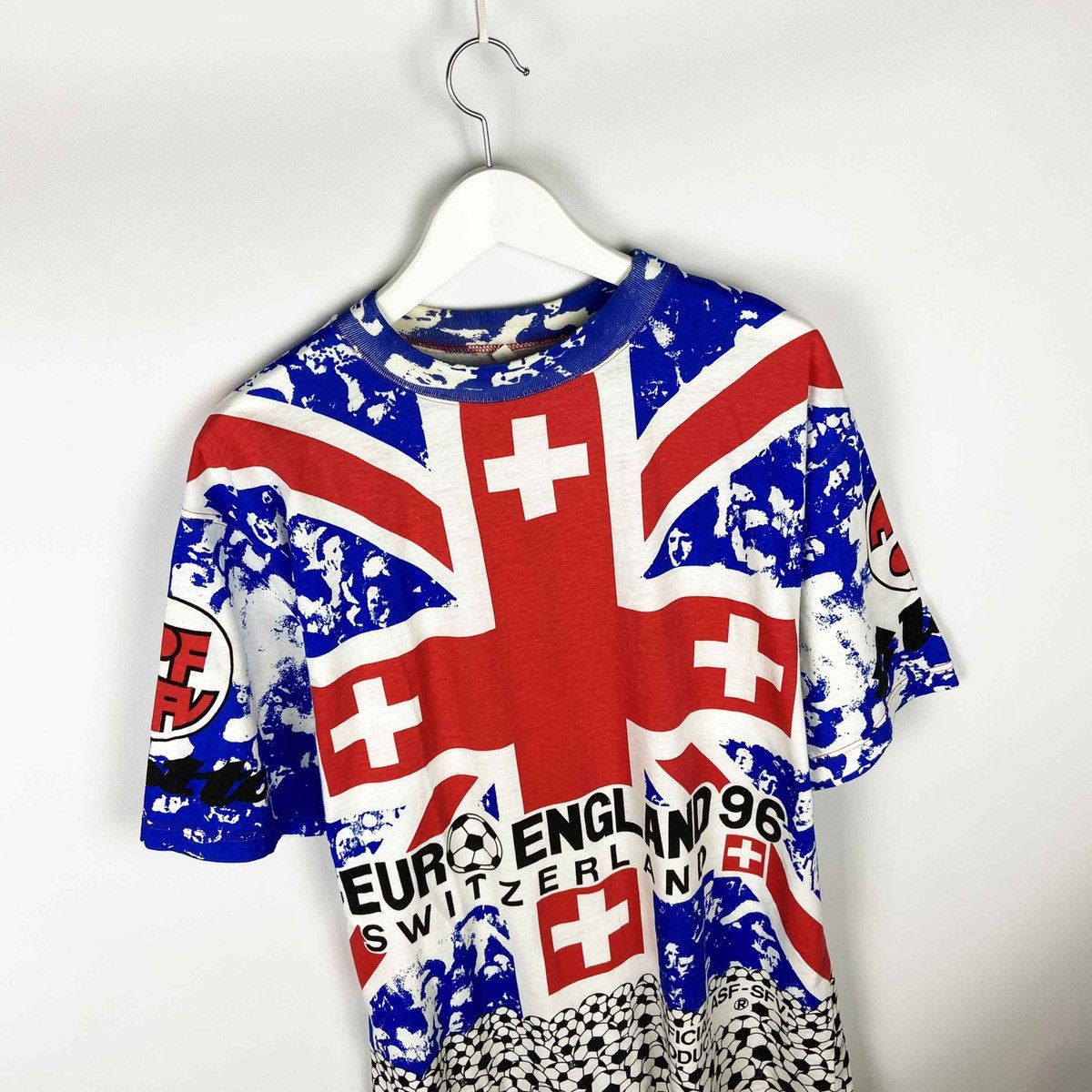 Vintage Vintage 90s Euro England Switzerland AllOverPrint tee ASFSFV Size US XL / EU 56 / 4 - 3 Thumbnail