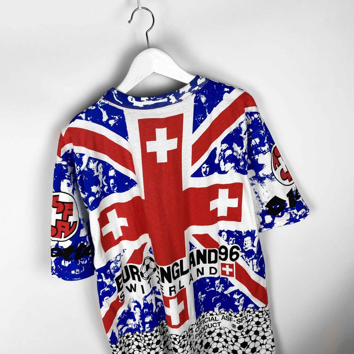 Vintage Vintage 90s Euro England Switzerland AllOverPrint tee ASFSFV Size US XL / EU 56 / 4 - 4 Thumbnail