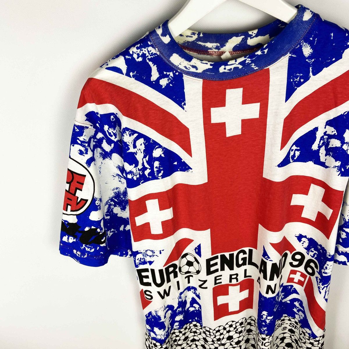 Vintage Vintage 90s Euro England Switzerland AllOverPrint tee ASFSFV Size US XL / EU 56 / 4 - 5 Thumbnail