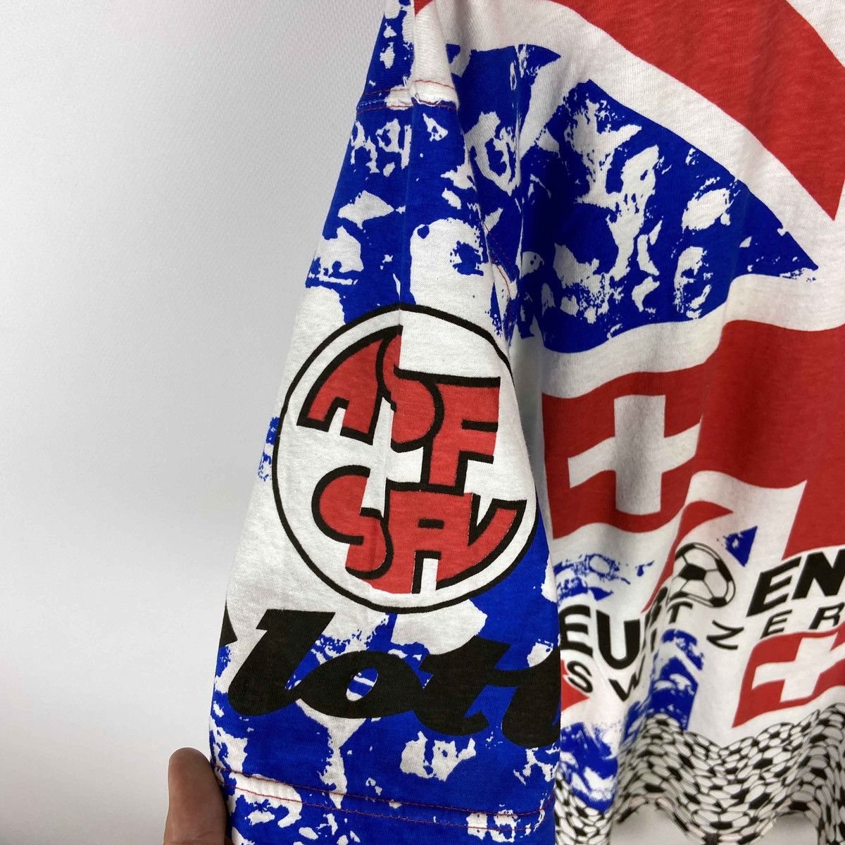 Vintage Vintage 90s Euro England Switzerland AllOverPrint tee ASFSFV Size US XL / EU 56 / 4 - 6 Thumbnail