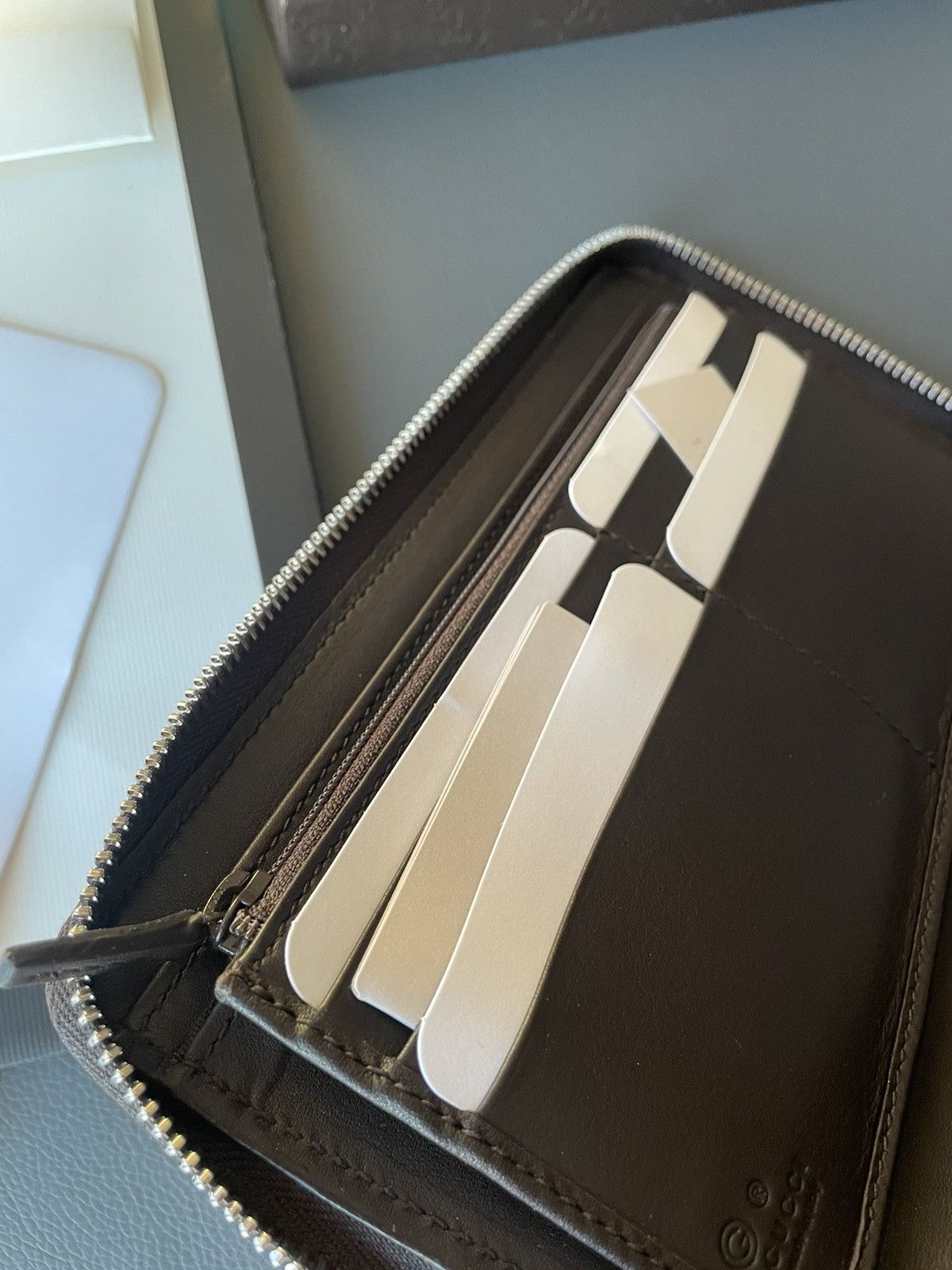 Gucci Iconic Rare Brand New Classic GG Logo XL Zip Leather Wallet Size ONE SIZE - 11 Thumbnail